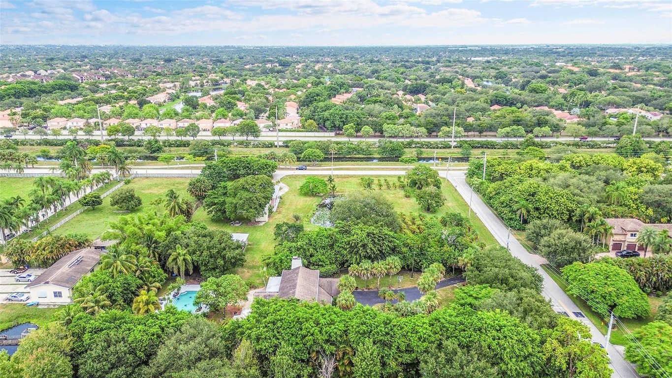 1201 N Old Hiatus Rd Plantation, FL 33323