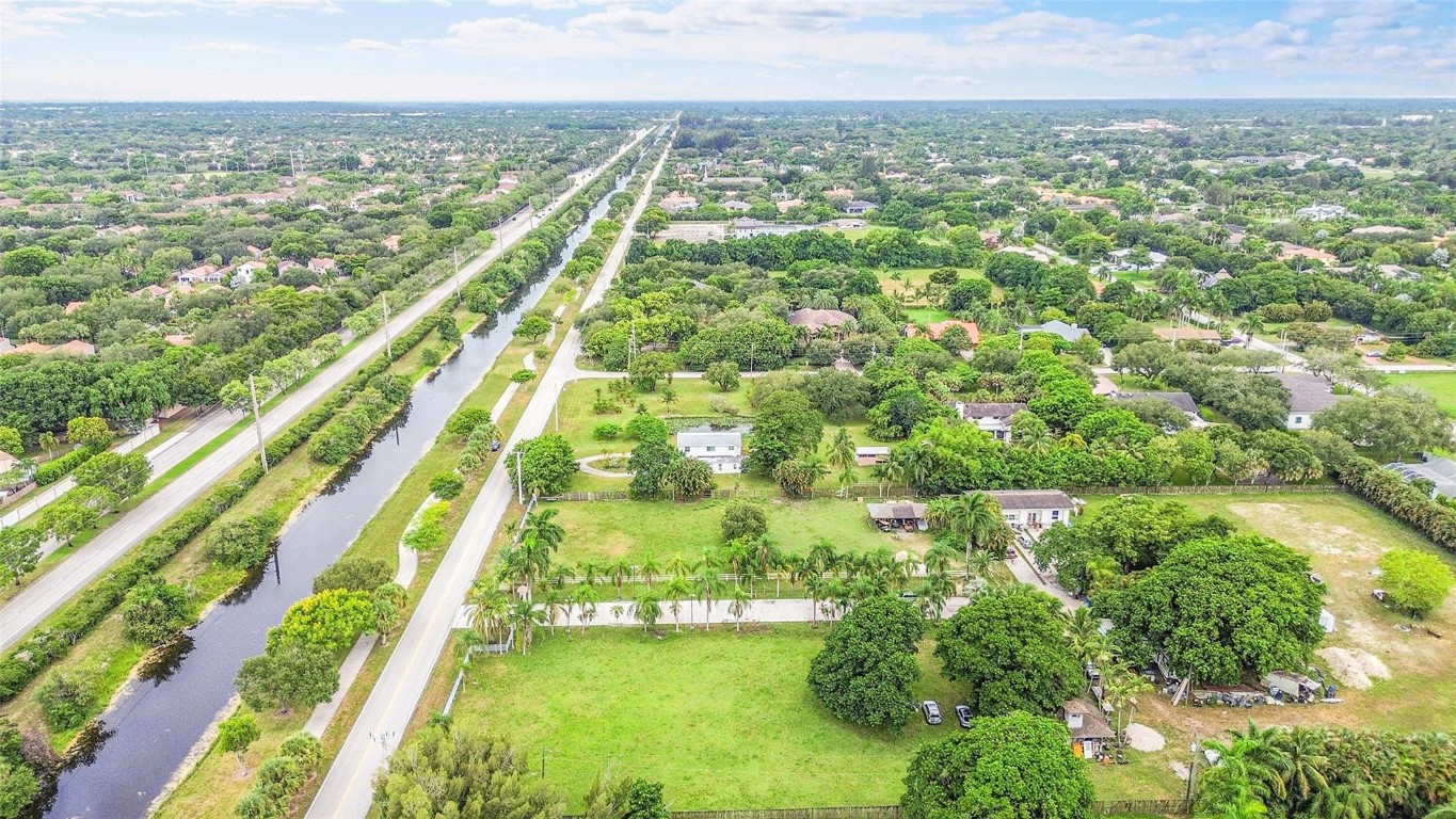 1201 N Old Hiatus Rd Plantation, FL 33323