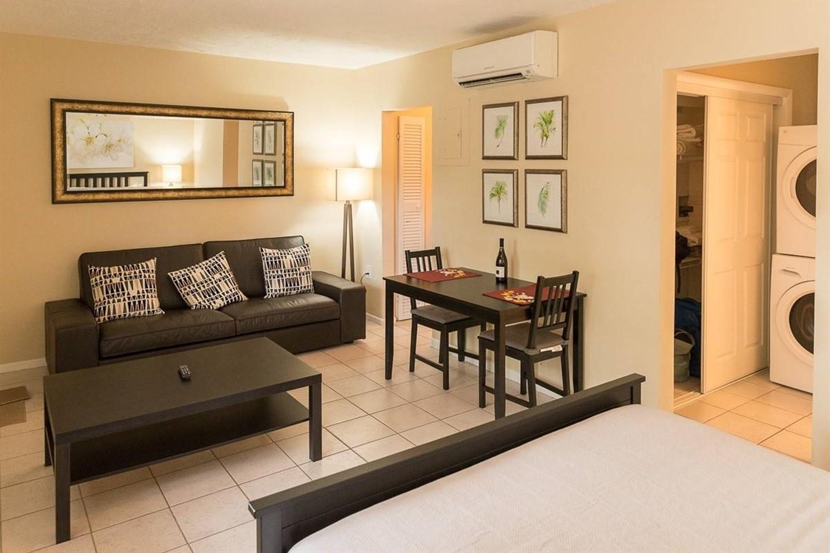 1115 NE 15th Ave Fort Lauderdale, FL 33304