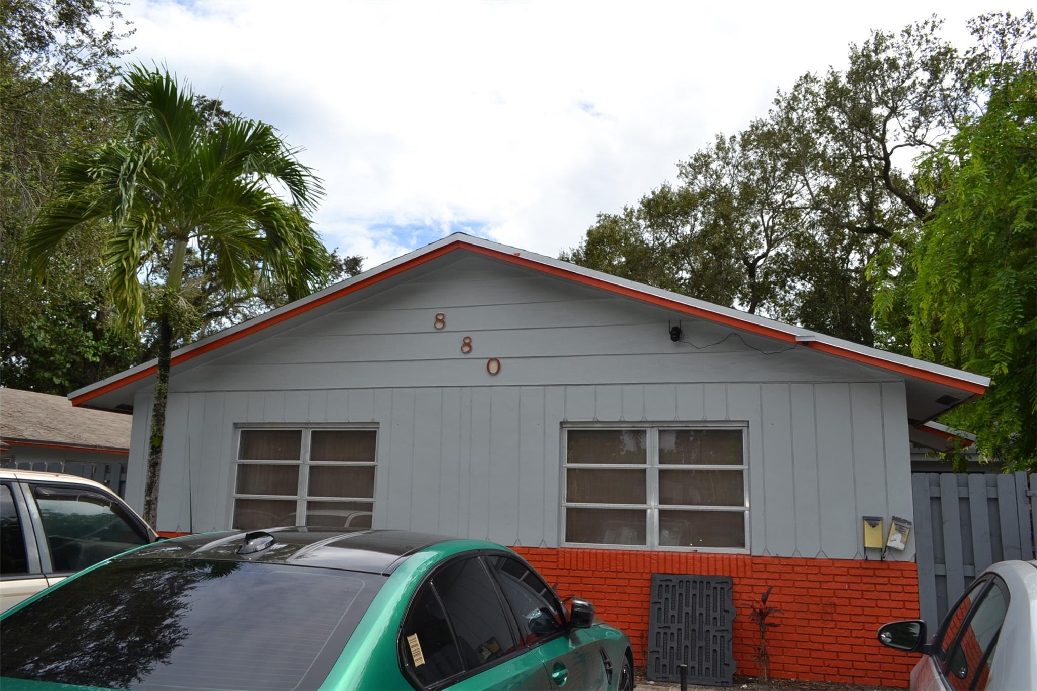 880 SW 28th St