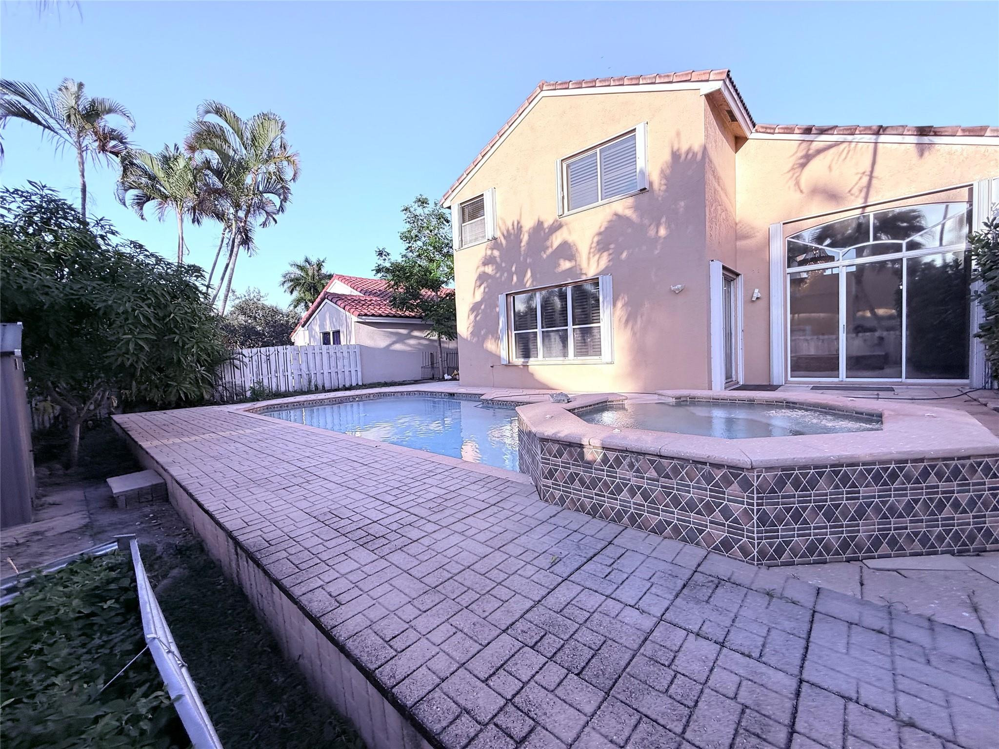 322 SW 193rd Pembroke Pines, FL 33029