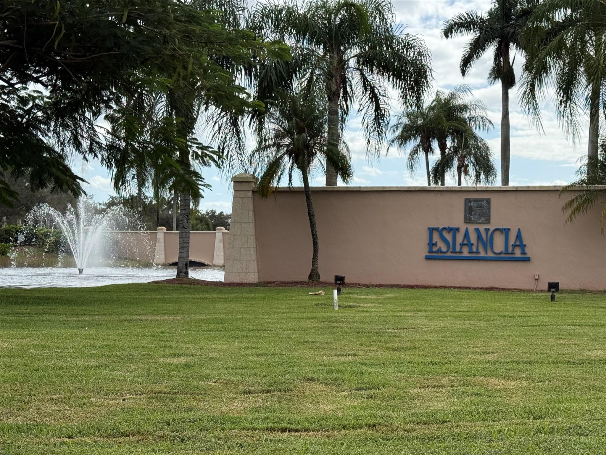 322 SW 193rd Pembroke Pines, FL 33029