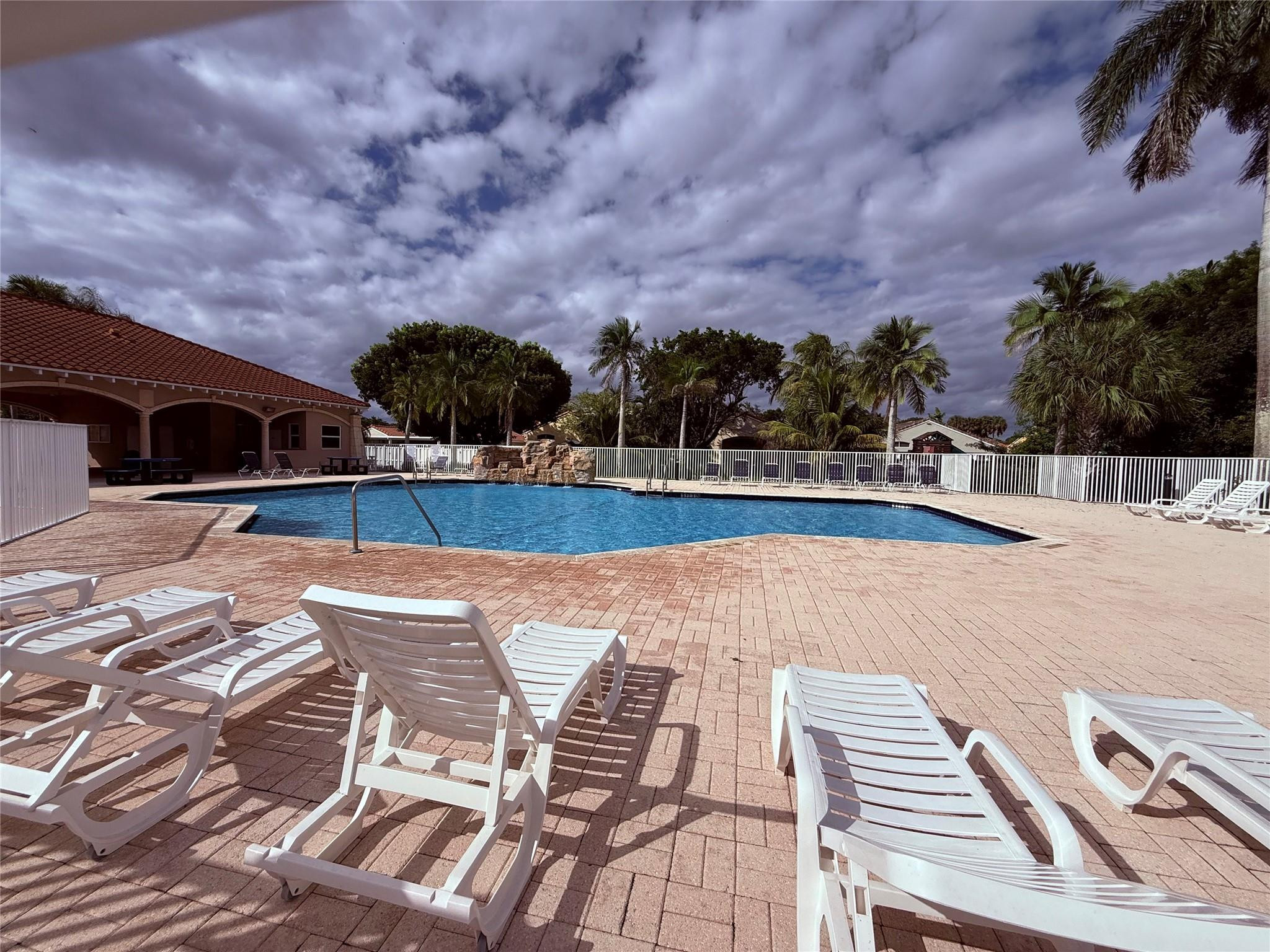 322 SW 193rd Pembroke Pines, FL 33029