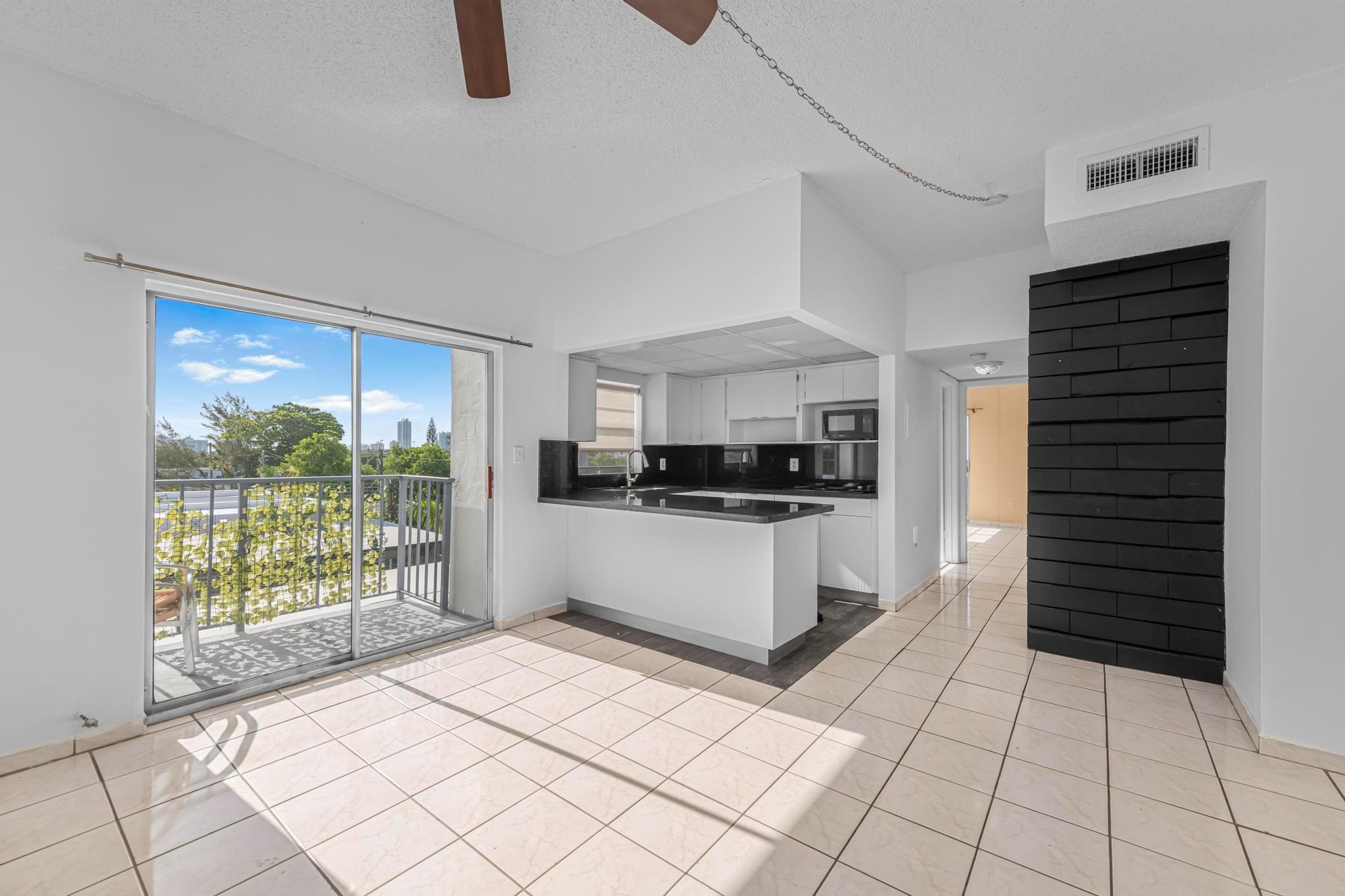 1960 Marseille Dr Miami Beach, FL 33141