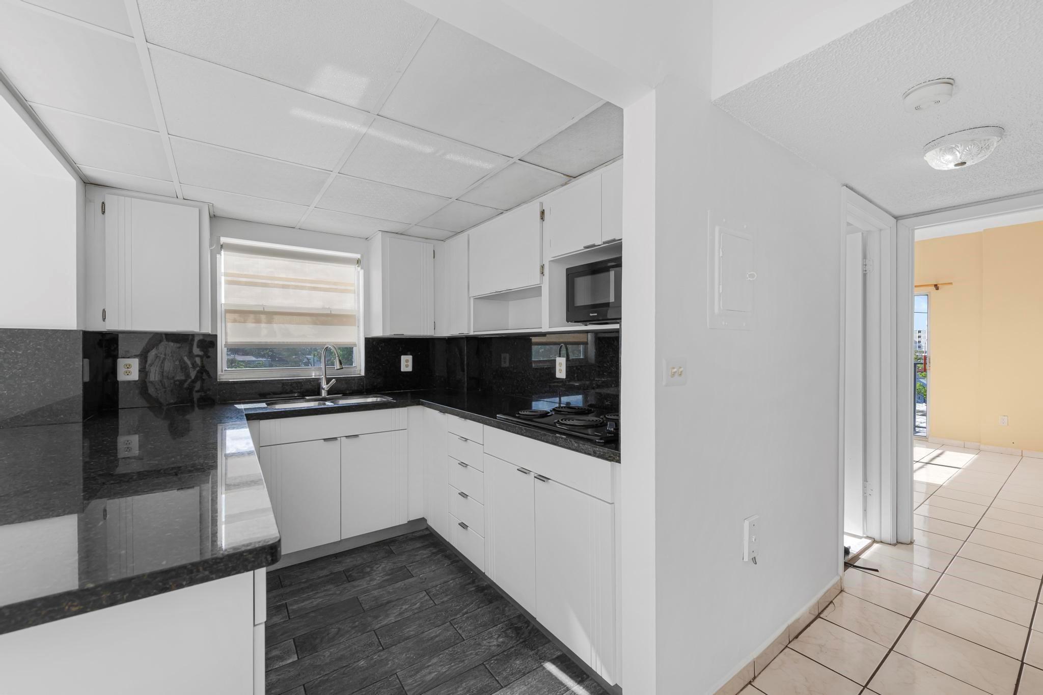 1960 Marseille Dr Miami Beach, FL 33141