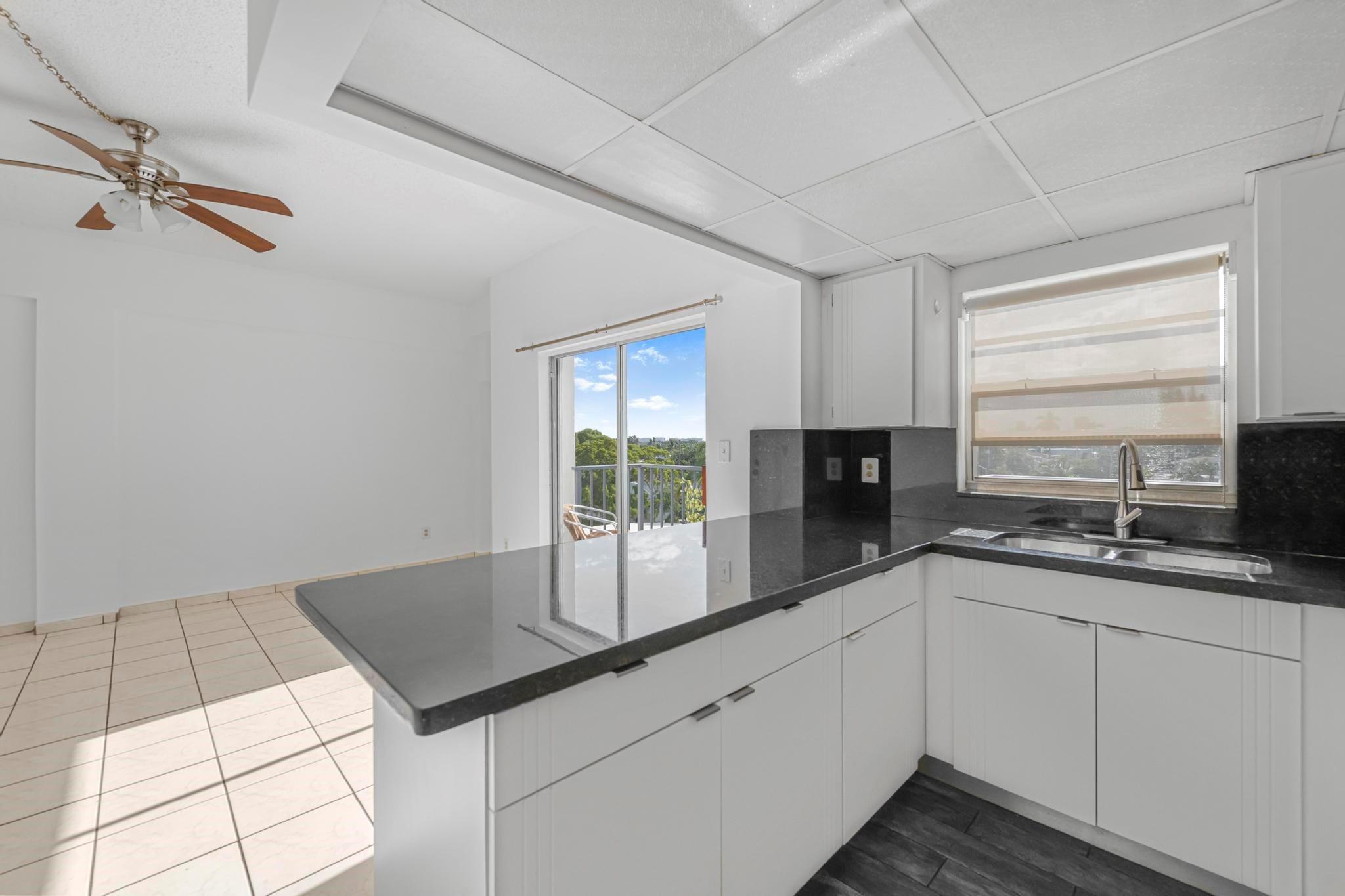 1960 Marseille Dr Miami Beach, FL 33141