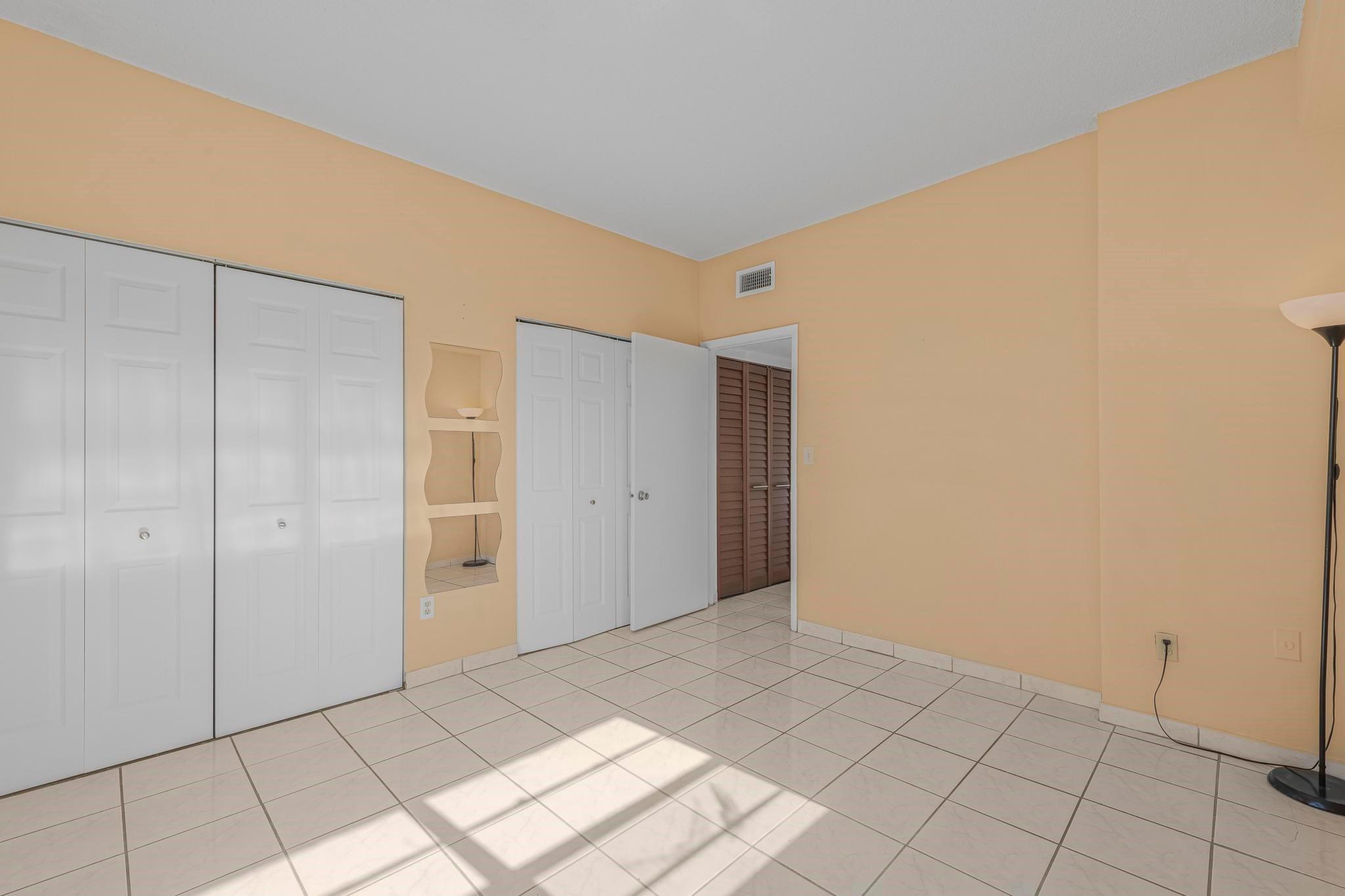 1960 Marseille Dr Miami Beach, FL 33141