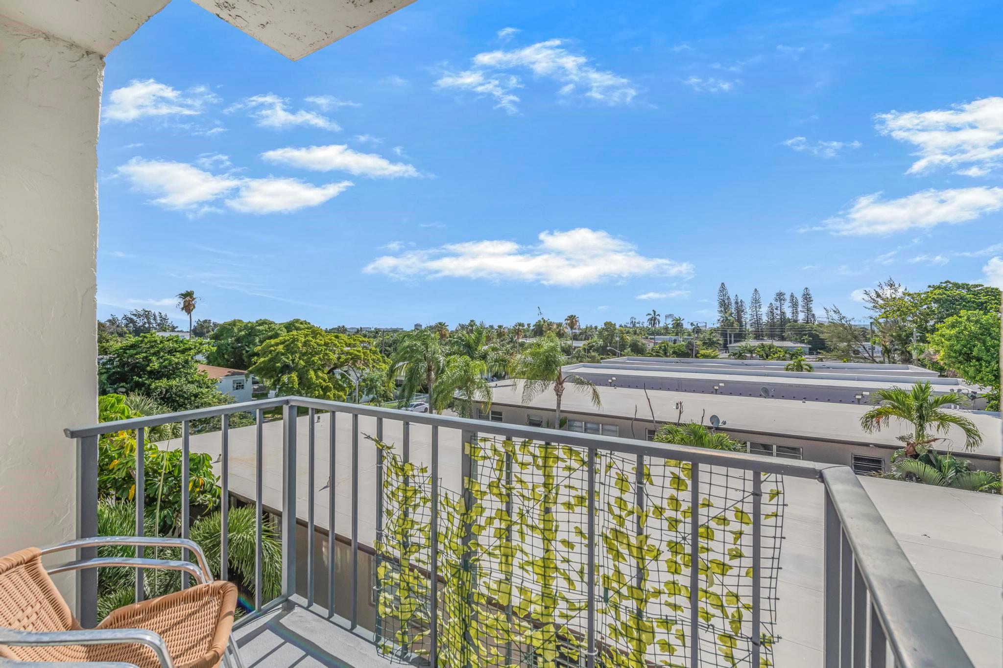 1960 Marseille Dr Miami Beach, FL 33141