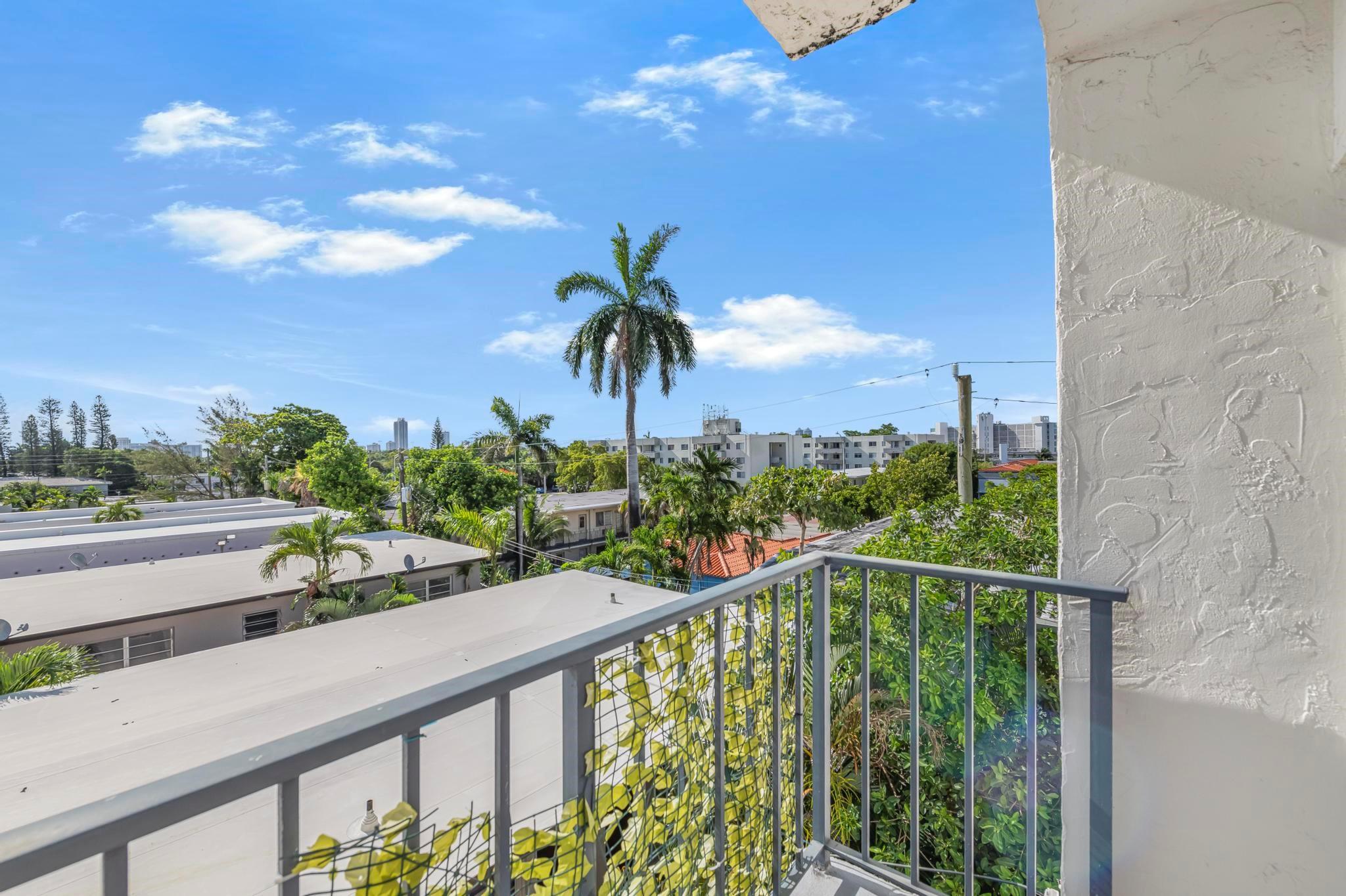 1960 Marseille Dr Miami Beach, FL 33141