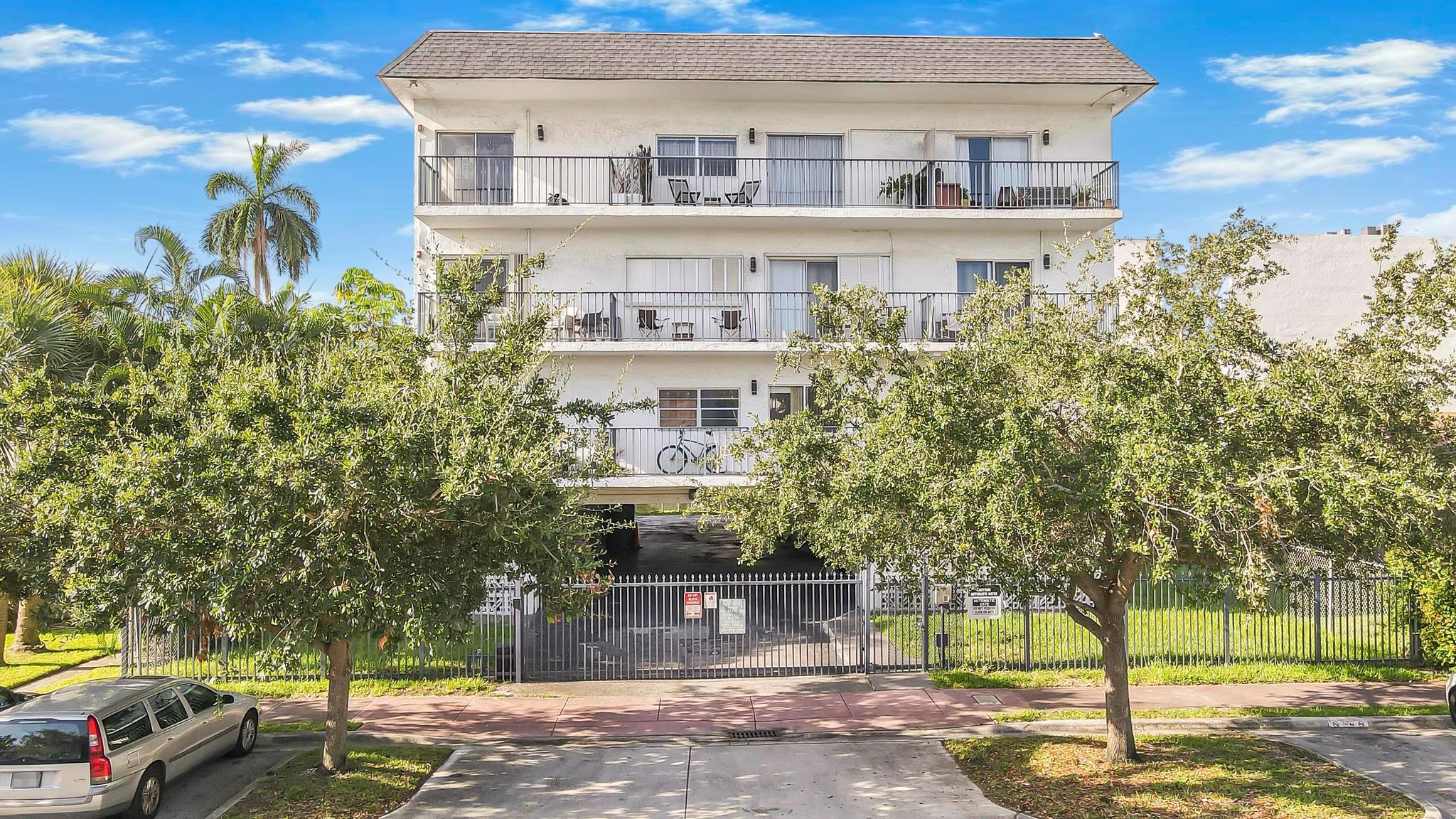 1960 Marseille Dr Miami Beach, FL 33141