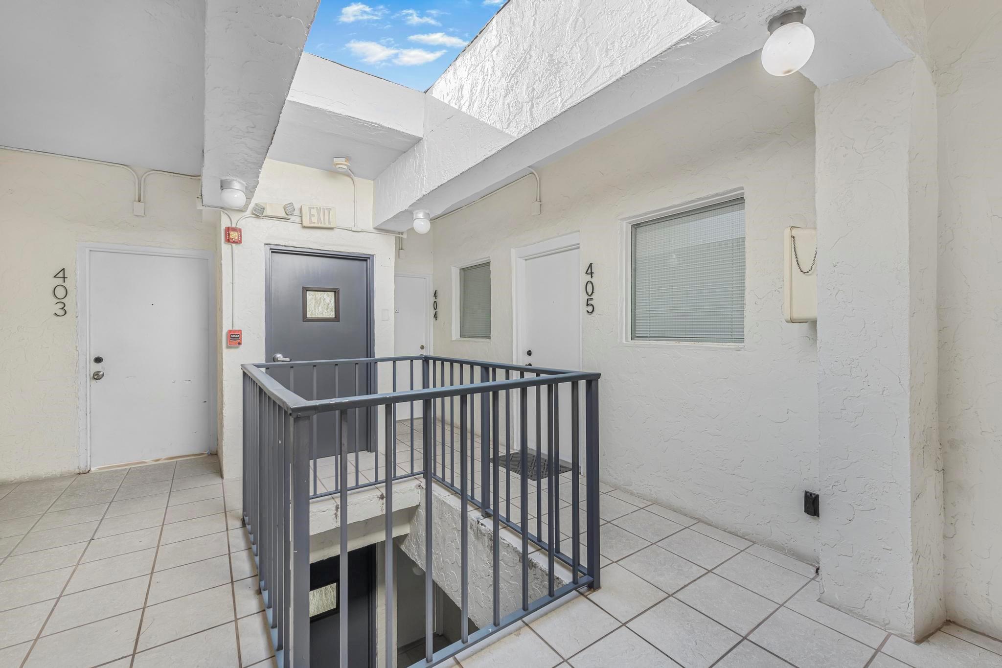 1960 Marseille Dr Miami Beach, FL 33141