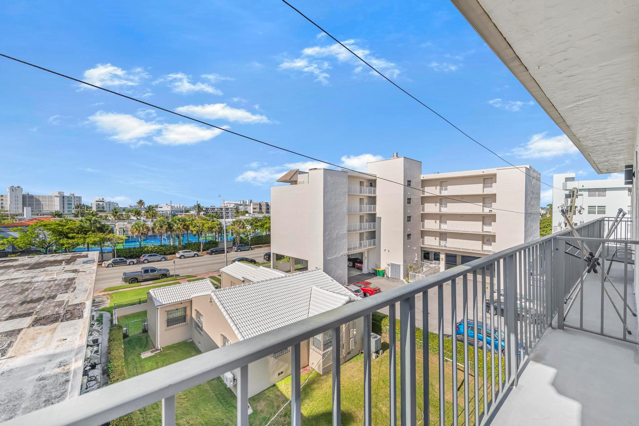 1960 Marseille Dr Miami Beach, FL 33141