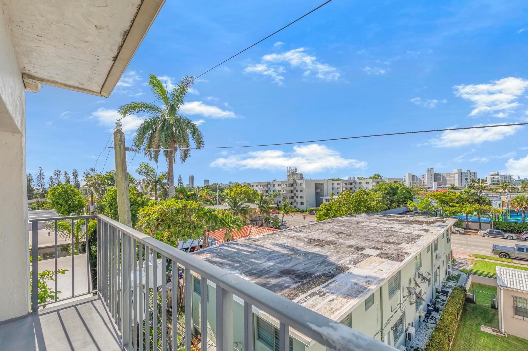 1960 Marseille Dr Miami Beach, FL 33141