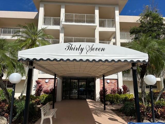 3351 S Palm Aire Dr #205