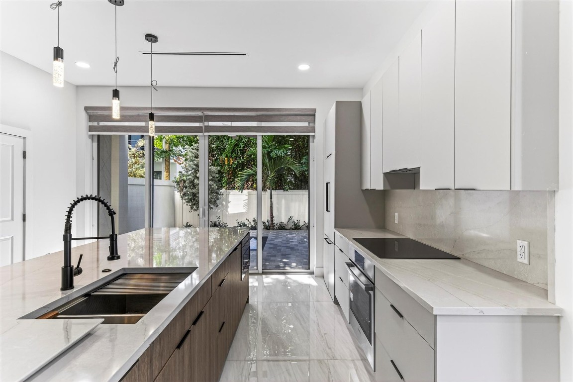 1408 NE 5th #1408A Fort Lauderdale, FL 33301