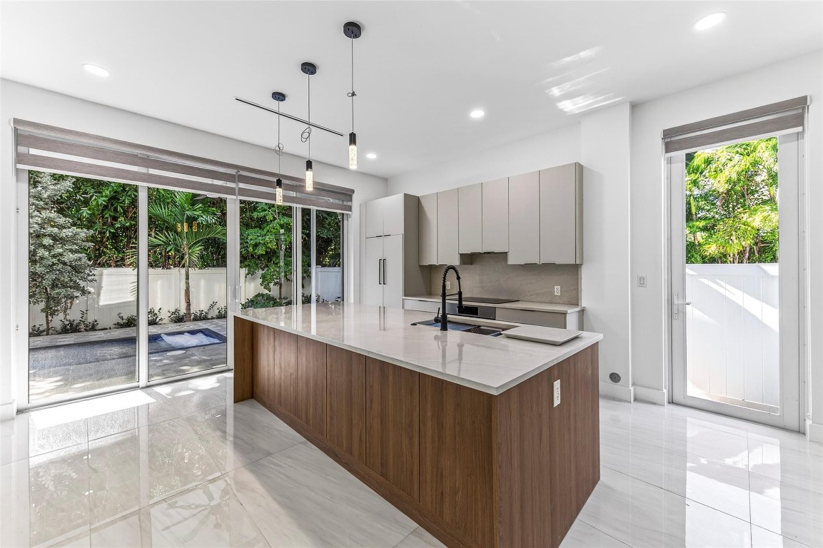 1408 NE 5th #1408A Fort Lauderdale, FL 33301