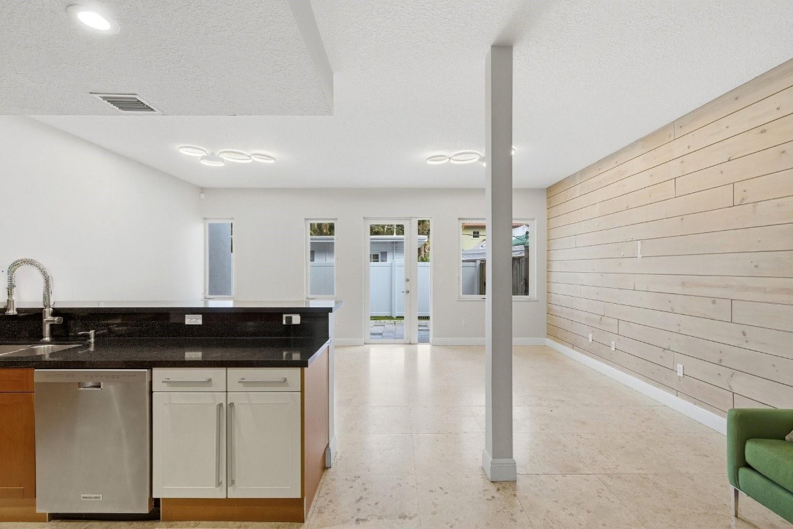 302 NE 8th Fort Lauderdale, FL 33301