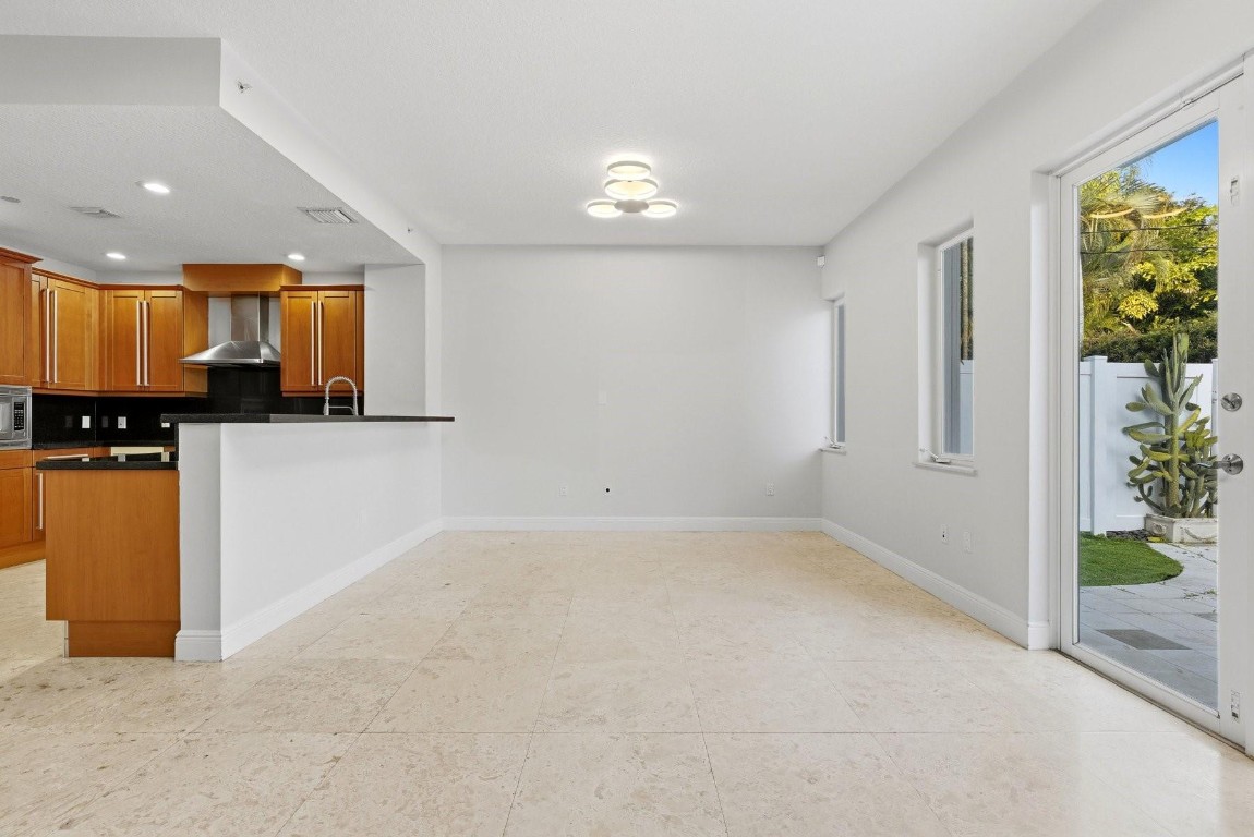 302 NE 8th Fort Lauderdale, FL 33301