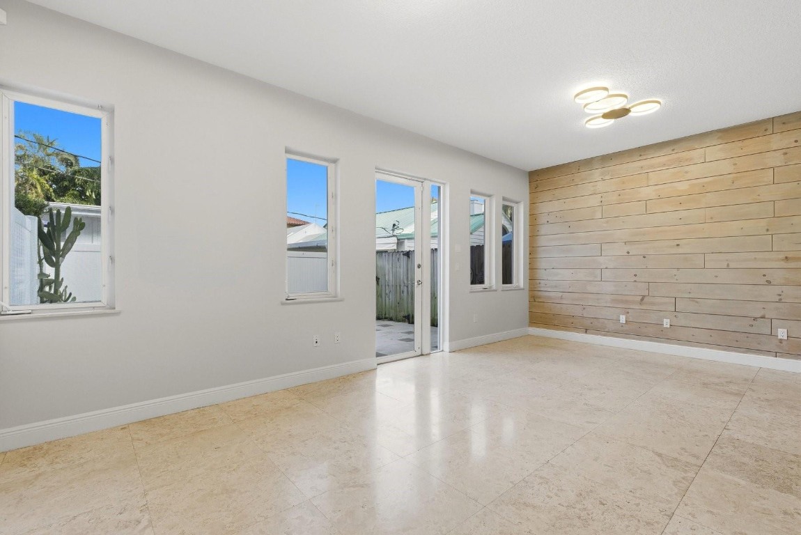 302 NE 8th Fort Lauderdale, FL 33301