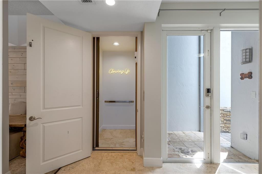 302 NE 8th Fort Lauderdale, FL 33301