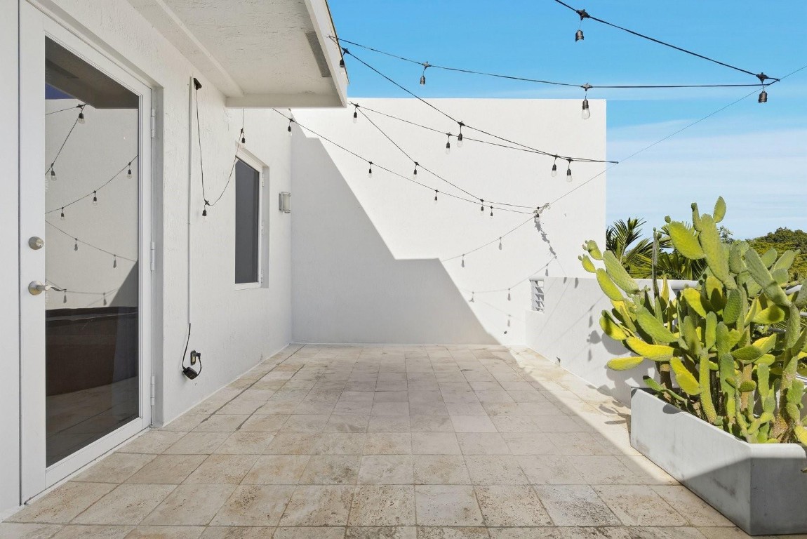 302 NE 8th Fort Lauderdale, FL 33301