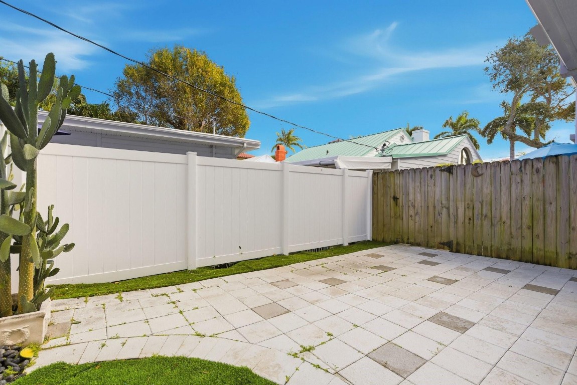 302 NE 8th Fort Lauderdale, FL 33301