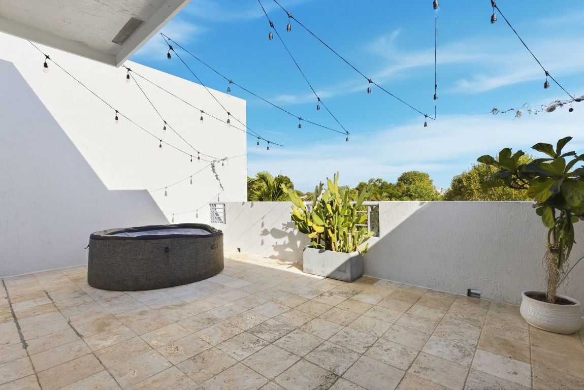 302 NE 8th Fort Lauderdale, FL 33301