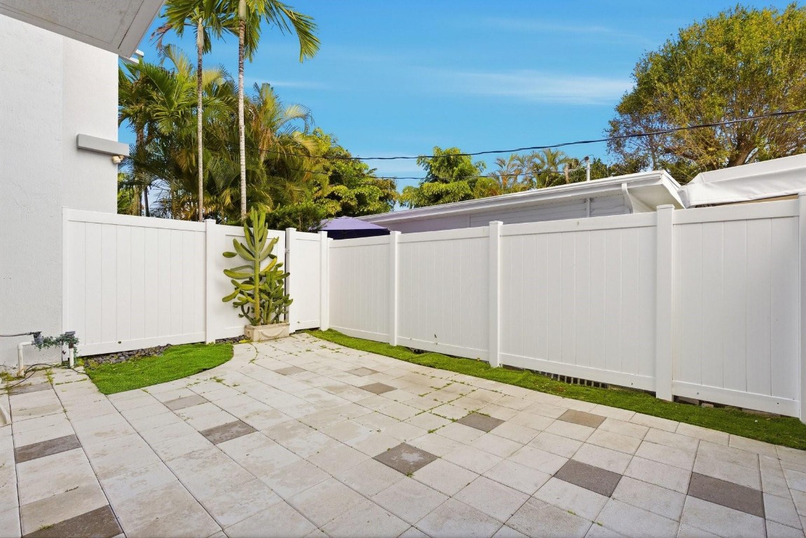 302 NE 8th Fort Lauderdale, FL 33301