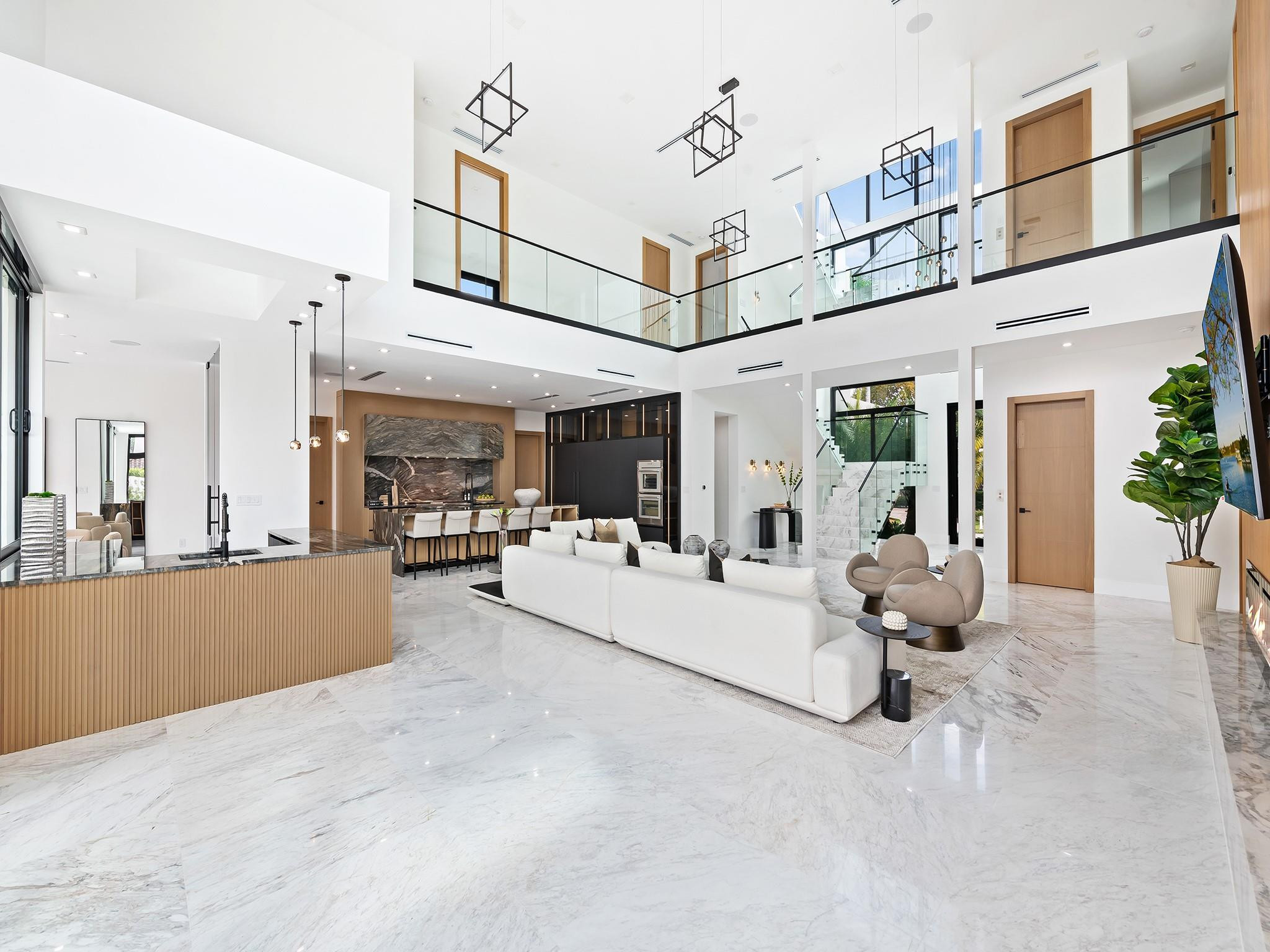 111 Fiesta Fort Lauderdale, FL 33301