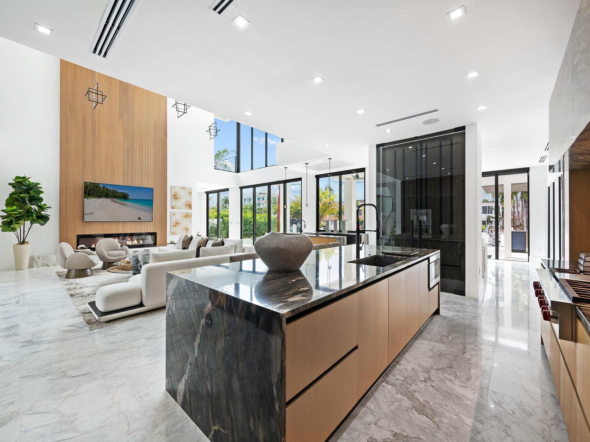 111 Fiesta Fort Lauderdale, FL 33301