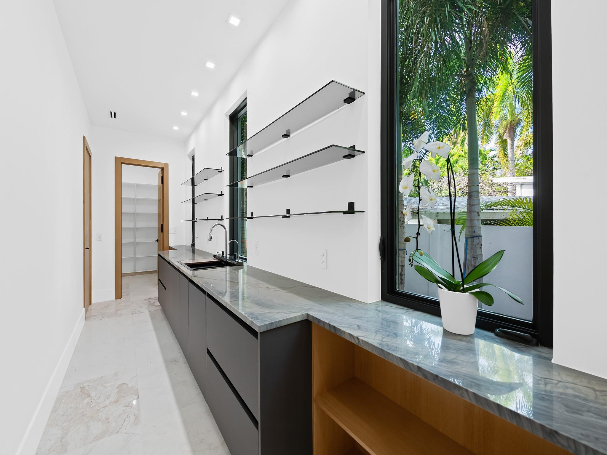 111 Fiesta Fort Lauderdale, FL 33301