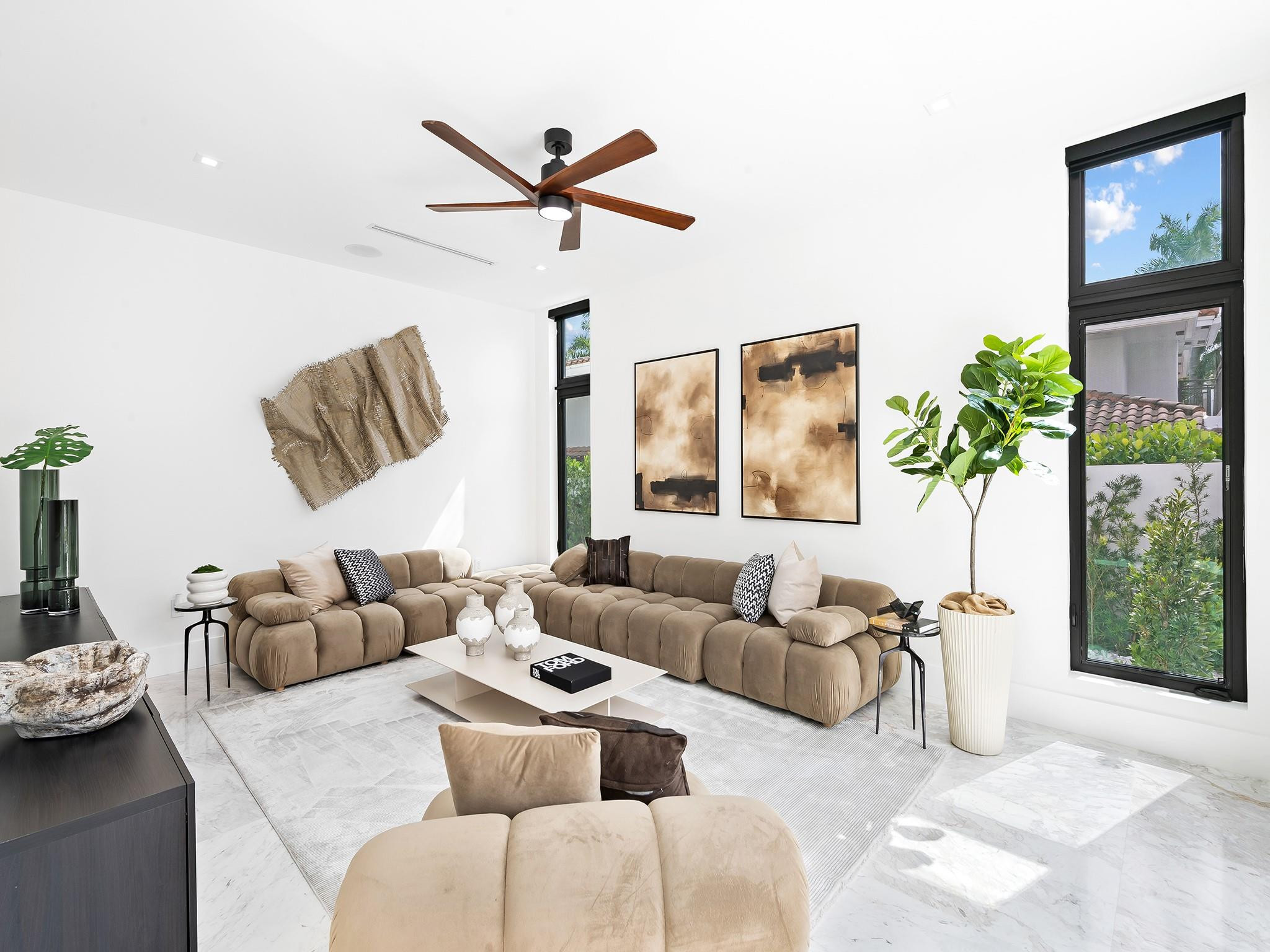 111 Fiesta Fort Lauderdale, FL 33301