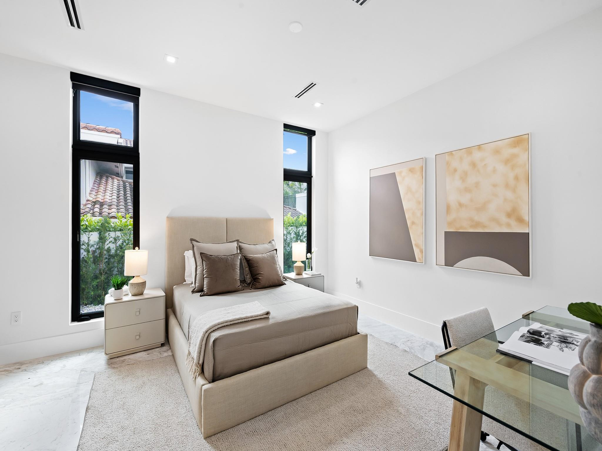 111 Fiesta Fort Lauderdale, FL 33301