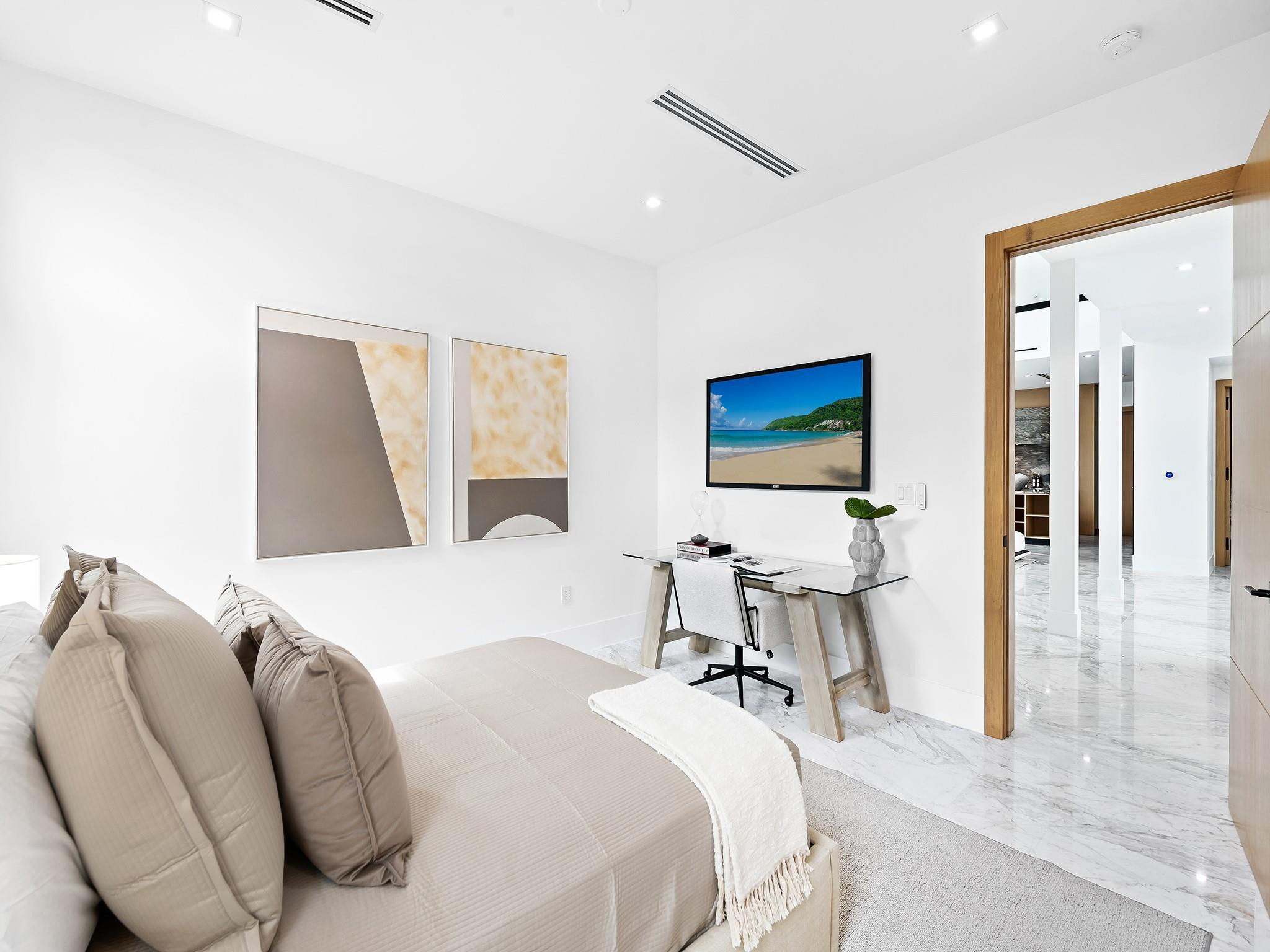 111 Fiesta Fort Lauderdale, FL 33301