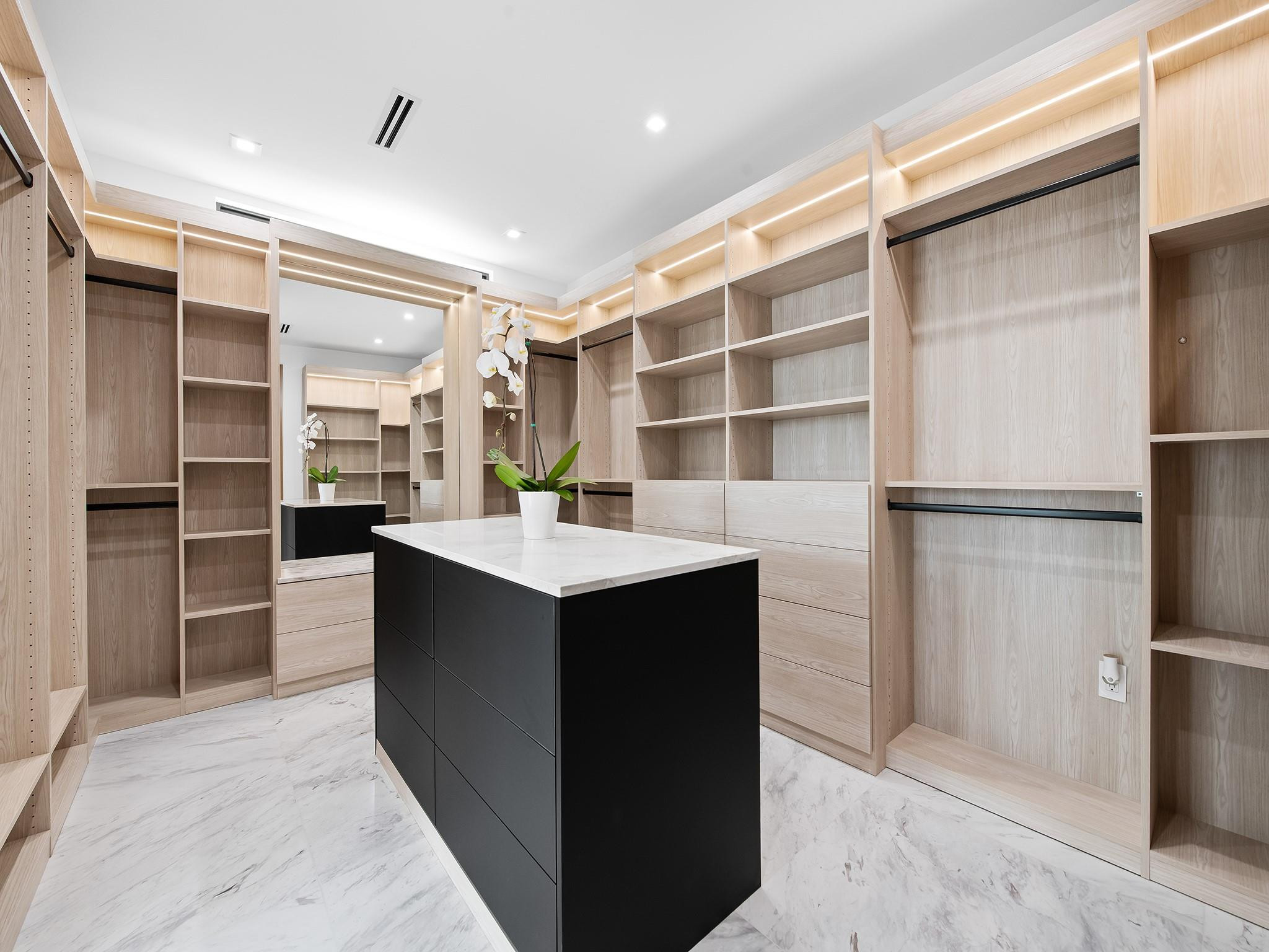 111 Fiesta Fort Lauderdale, FL 33301