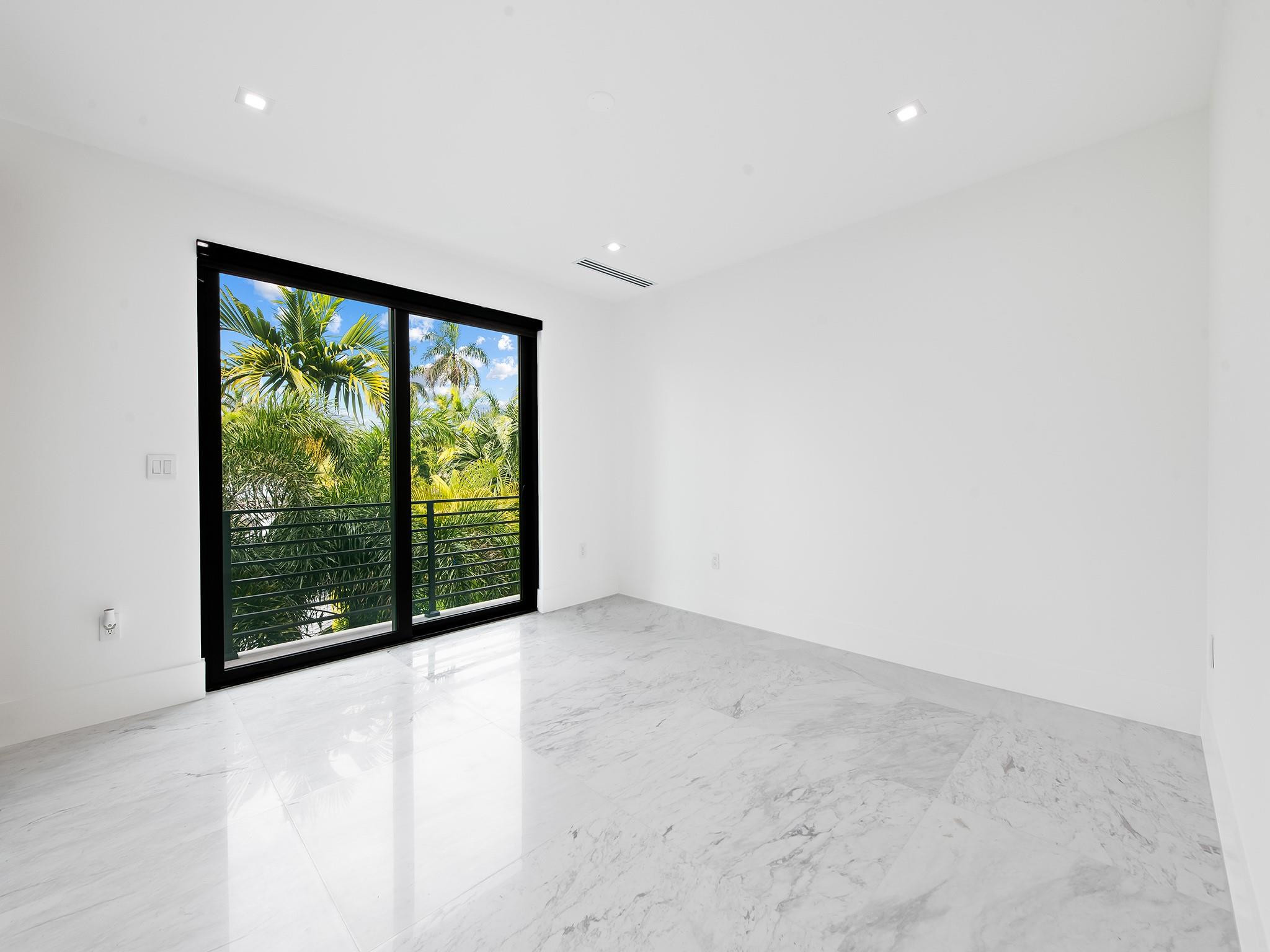 111 Fiesta Fort Lauderdale, FL 33301