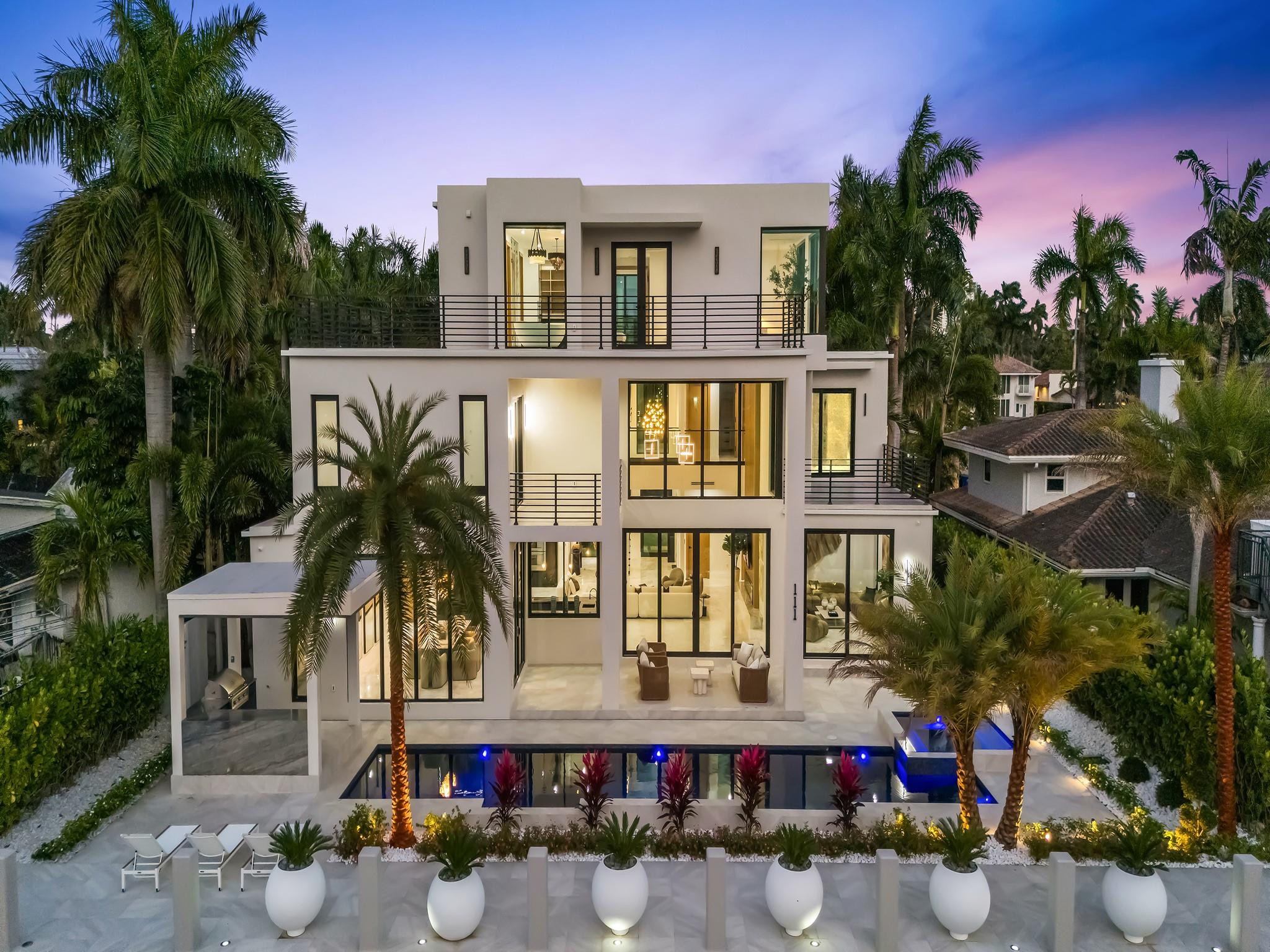 111 Fiesta Fort Lauderdale, FL 33301