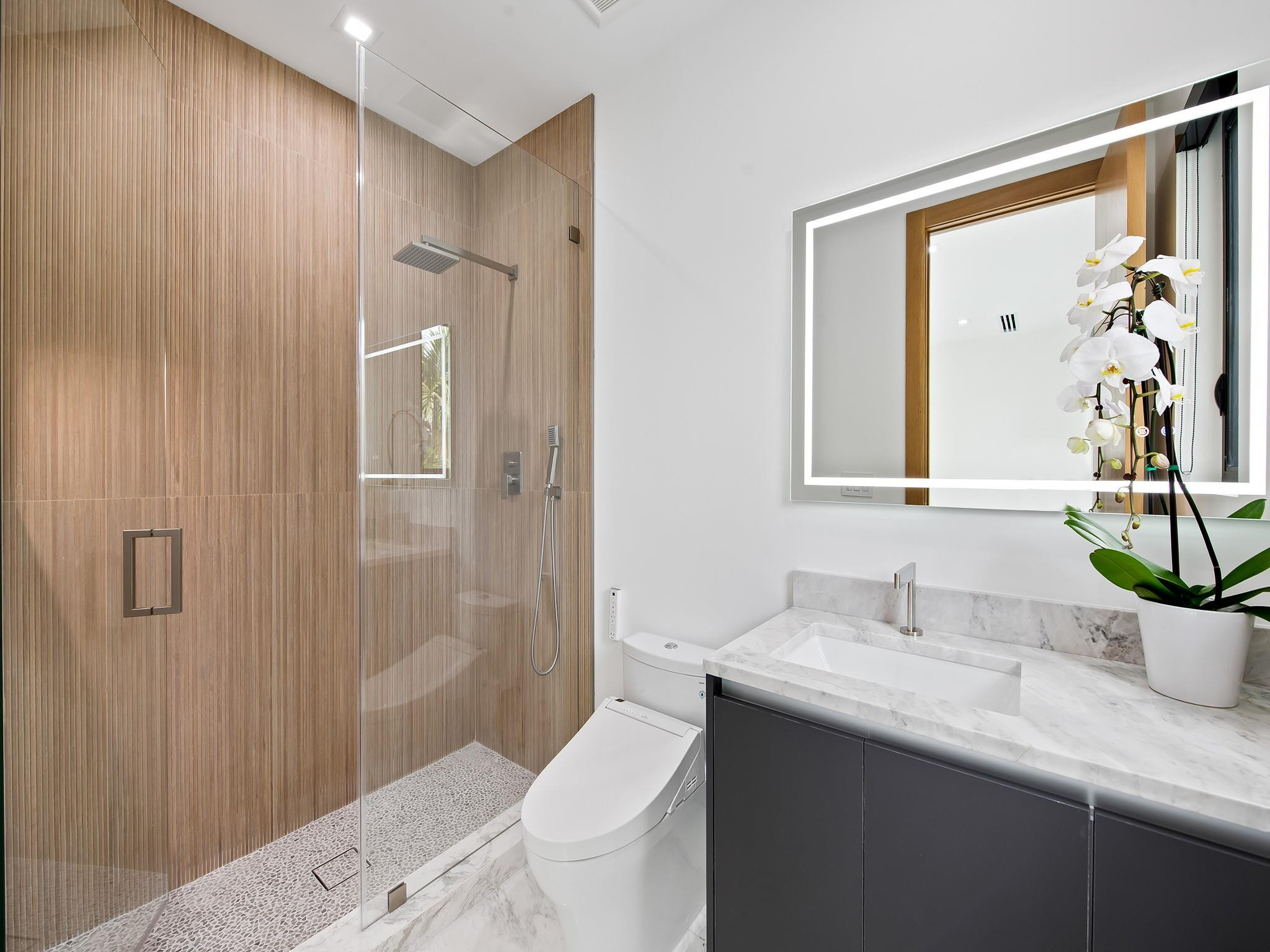 111 Fiesta Fort Lauderdale, FL 33301