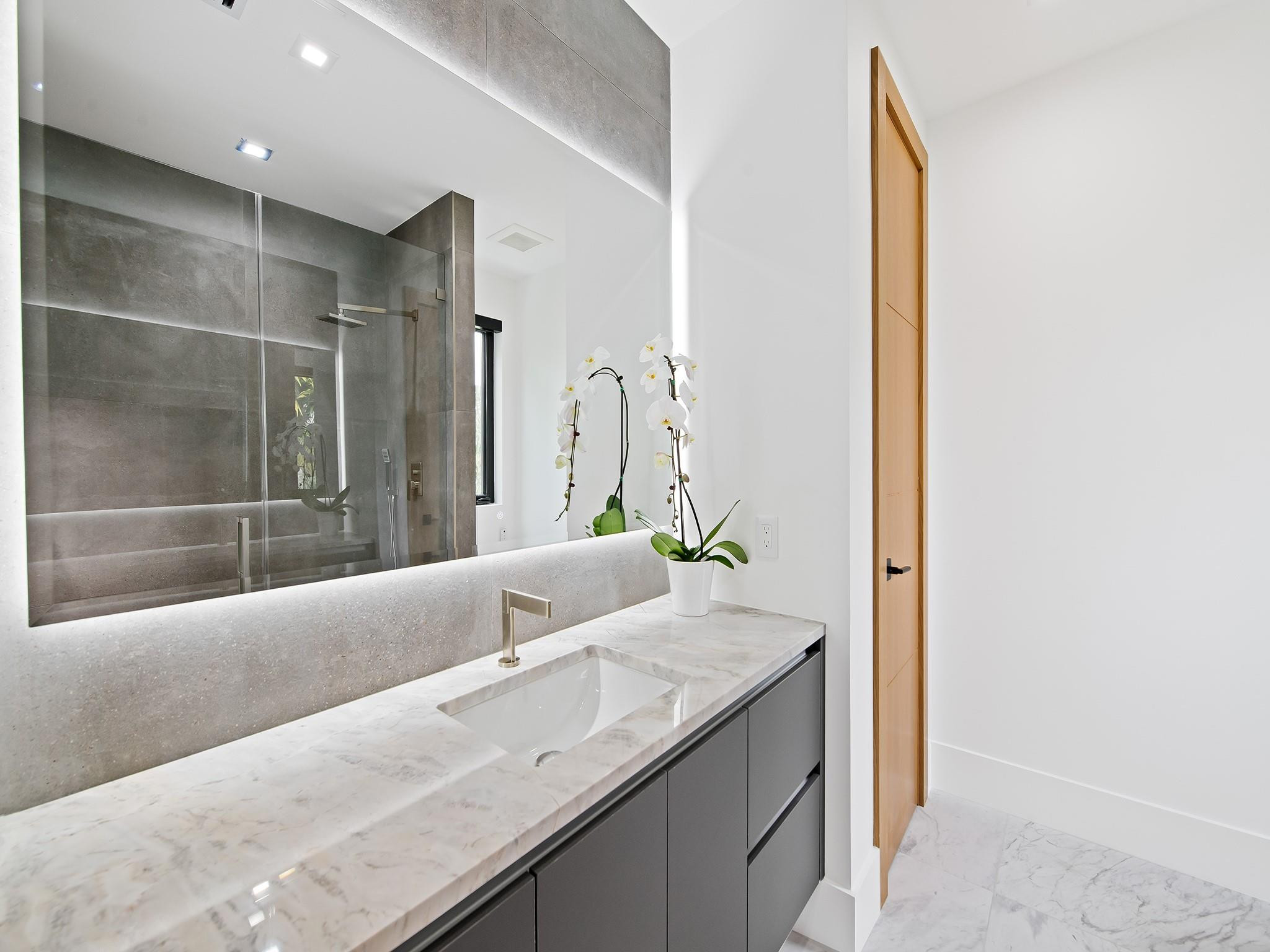 111 Fiesta Fort Lauderdale, FL 33301