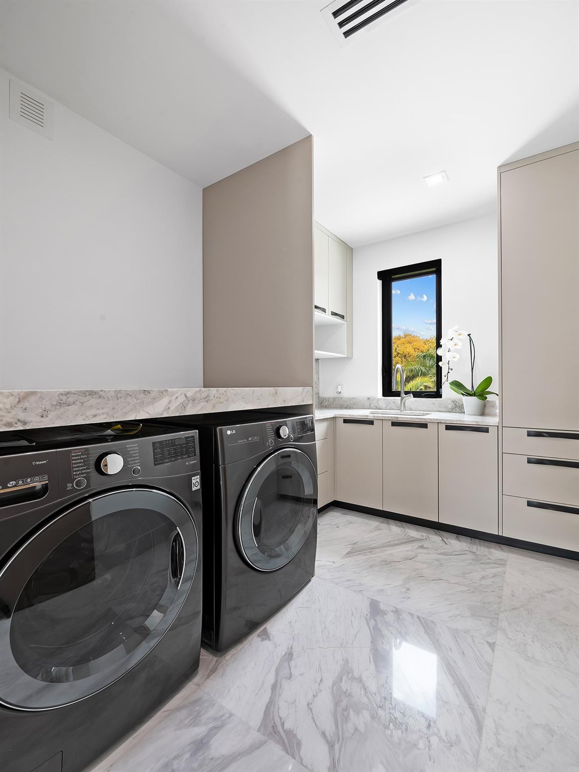 111 Fiesta Fort Lauderdale, FL 33301