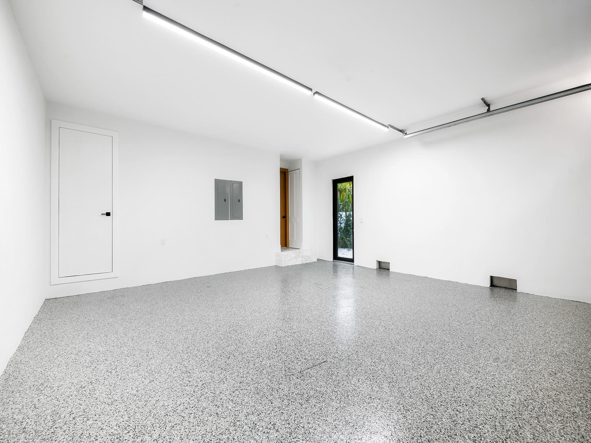 111 Fiesta Fort Lauderdale, FL 33301