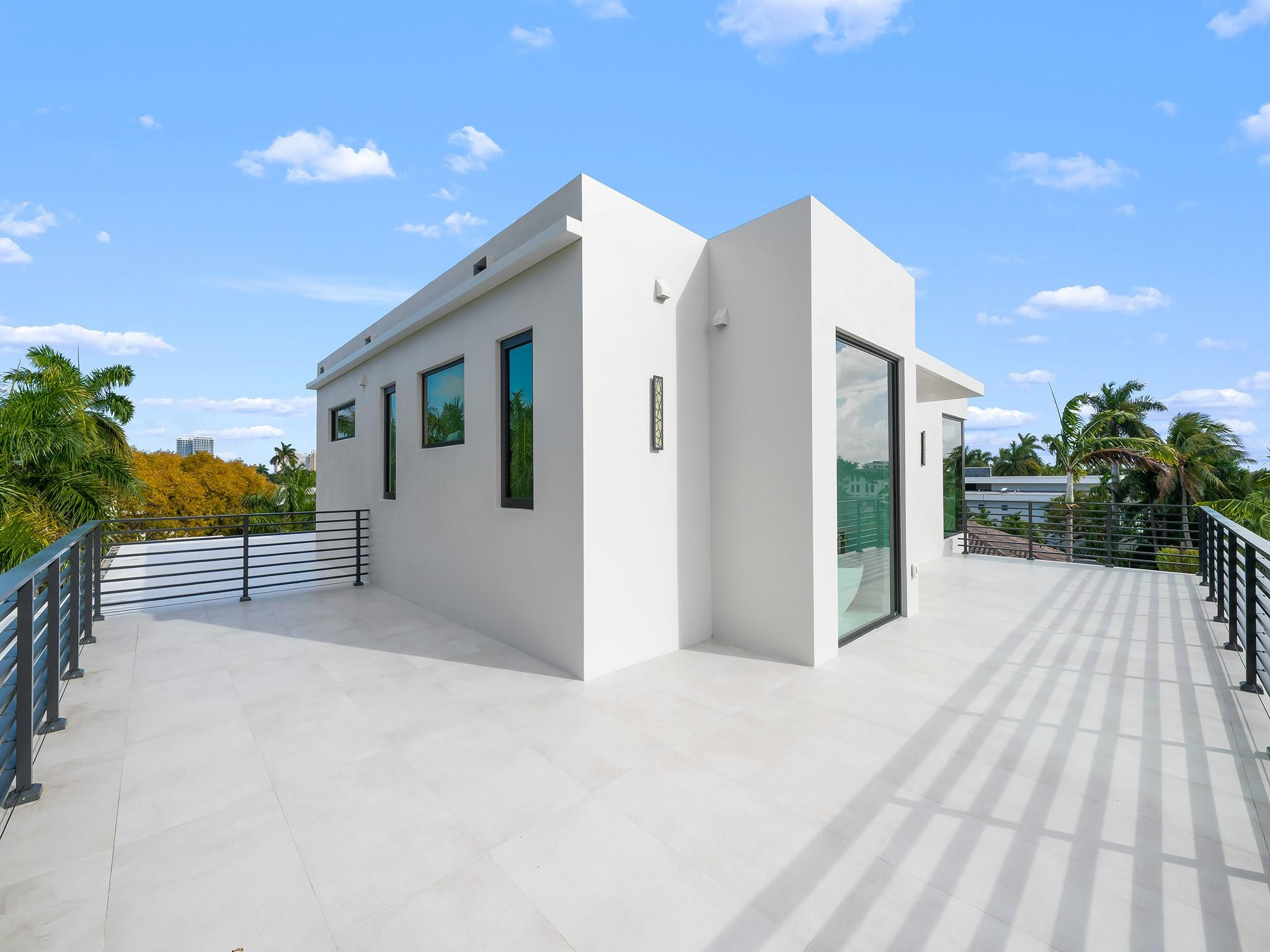 111 Fiesta Fort Lauderdale, FL 33301