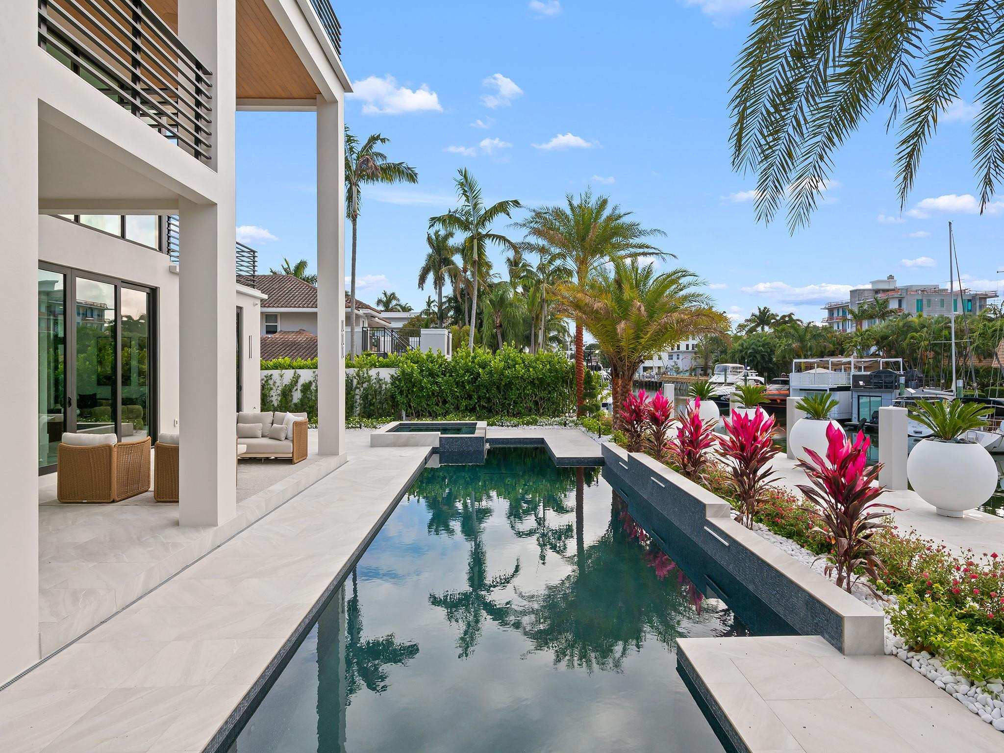 111 Fiesta Fort Lauderdale, FL 33301