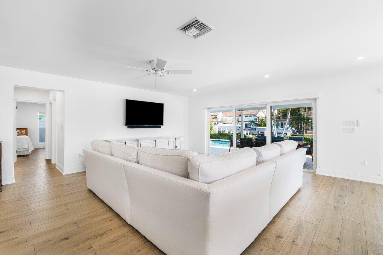 3020 NE 47th St,Lighthouse Point, FL 33064