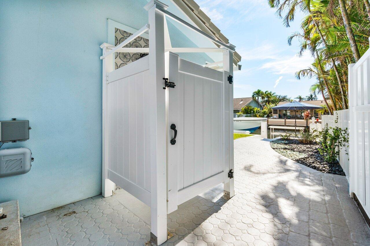 3020 NE 47th St,Lighthouse Point, FL 33064