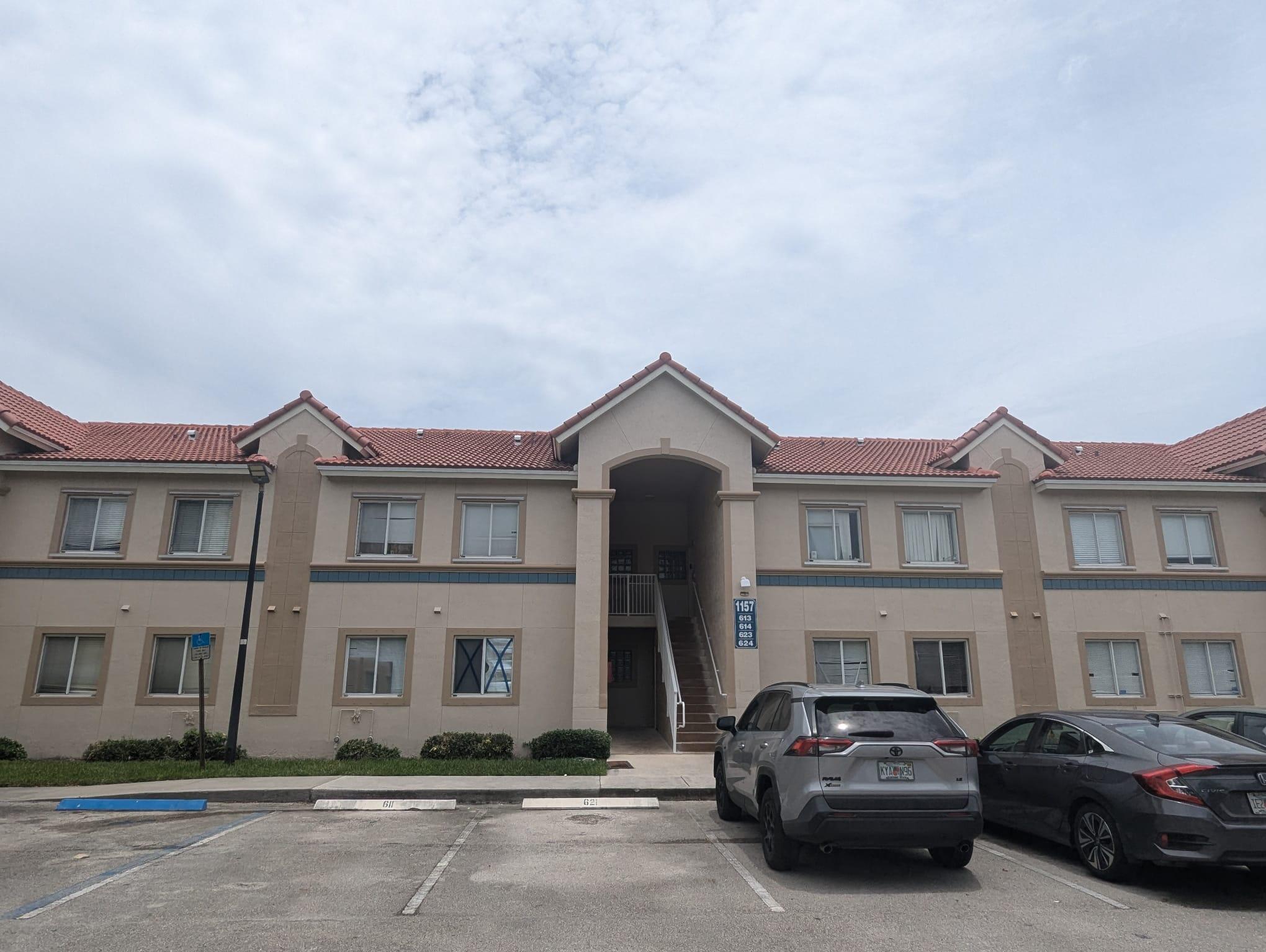 1157 Golden Lks Blvd #614