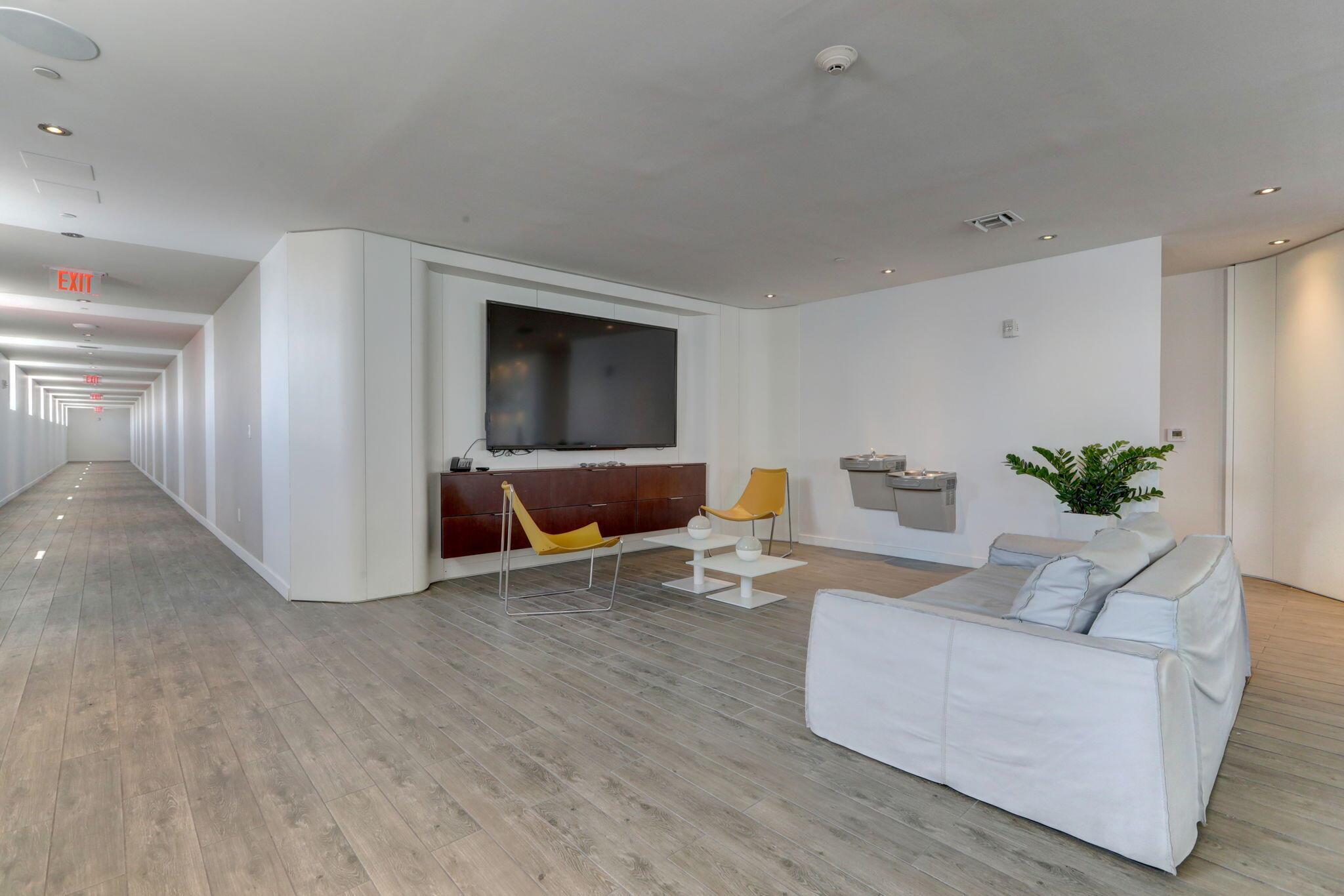 image Beachwalk Condominium100