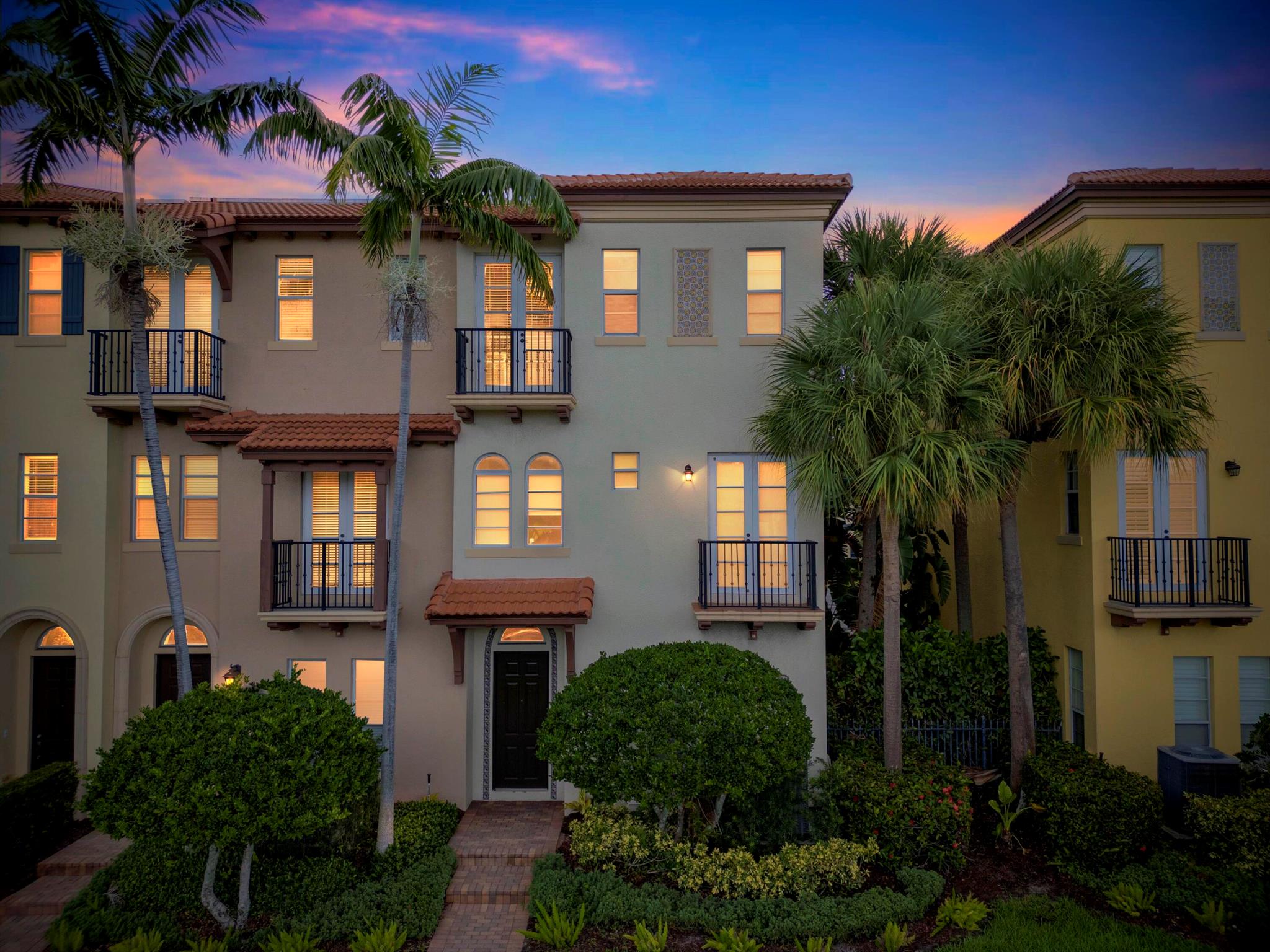 52 Via Floresta Dr