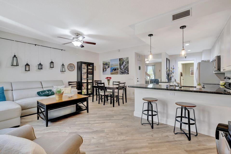 180 Freeport Dr Jupiter, FL 33458