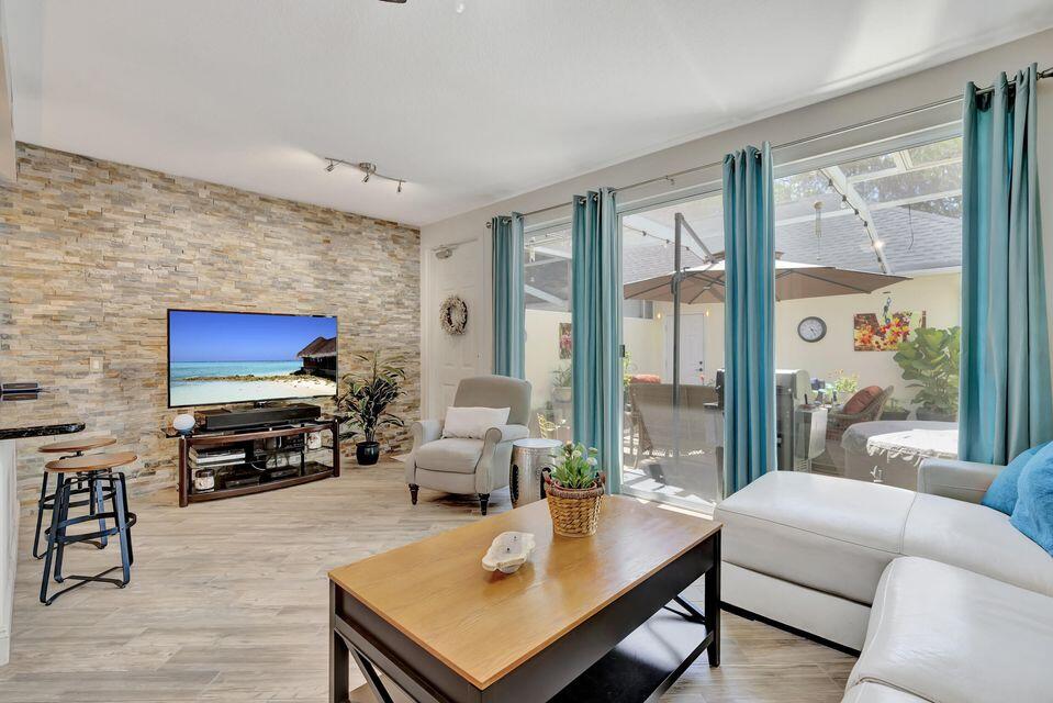 180 Freeport Dr Jupiter, FL 33458